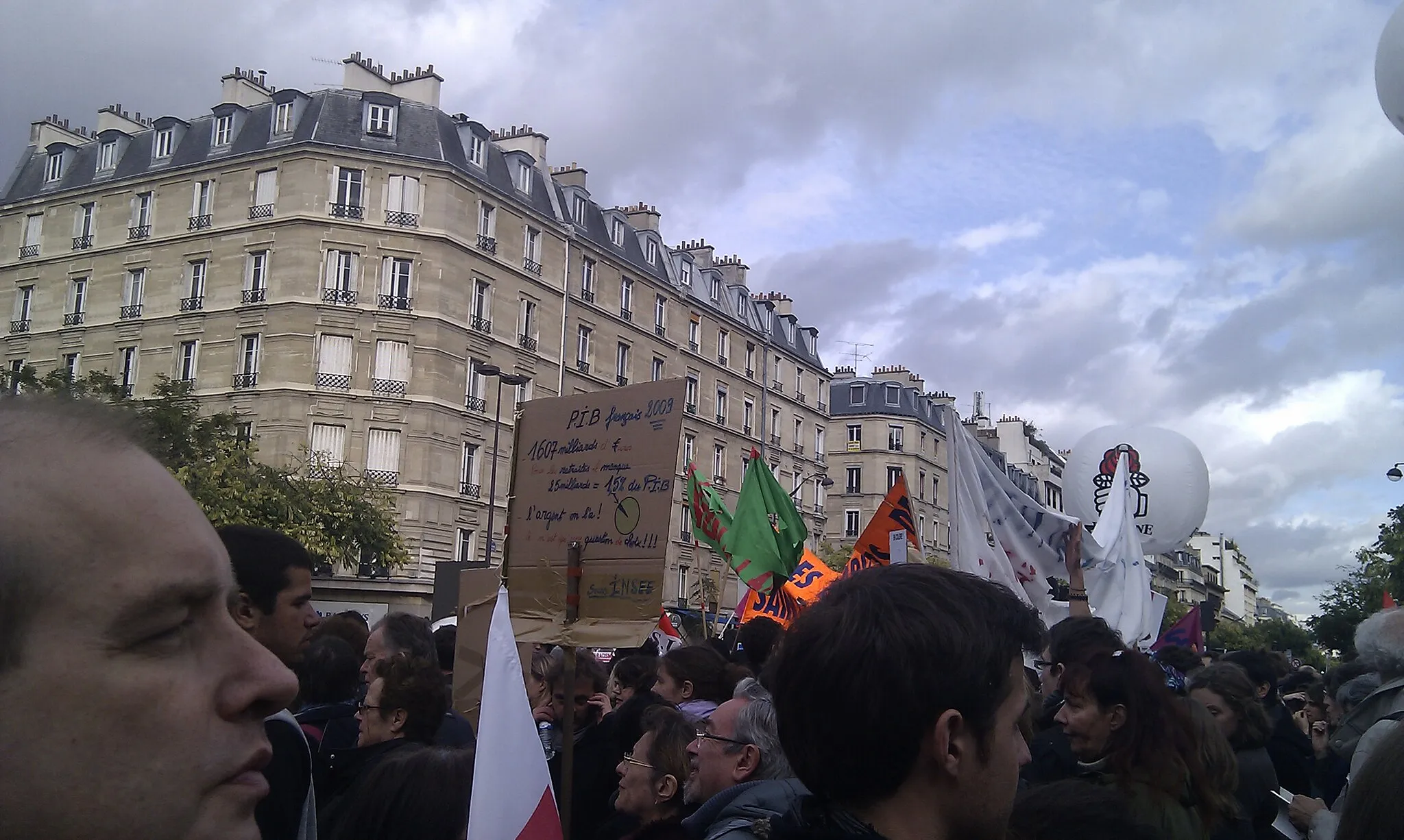 Photo showing: Avenue des Gobelins
Demonstration against pension reform in Paris, 19 October 2010.