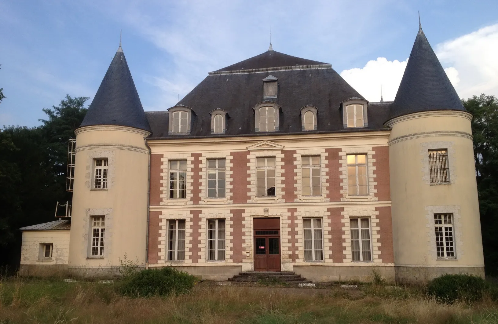 Photo showing: Château Corbeville façade Ouest