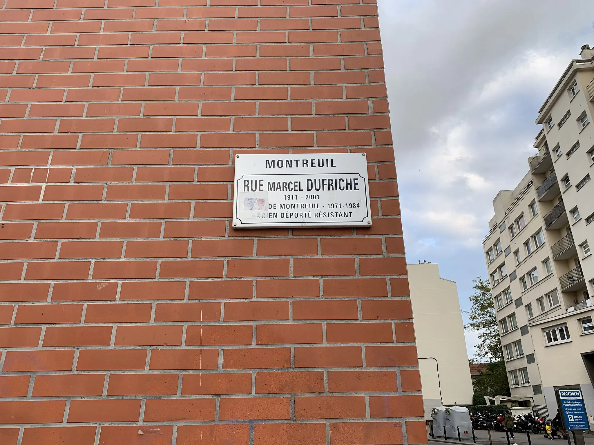 Photo showing: Plaque de la rue Marcel Dufriche, Montreuil, Seine-Saint-Denis.