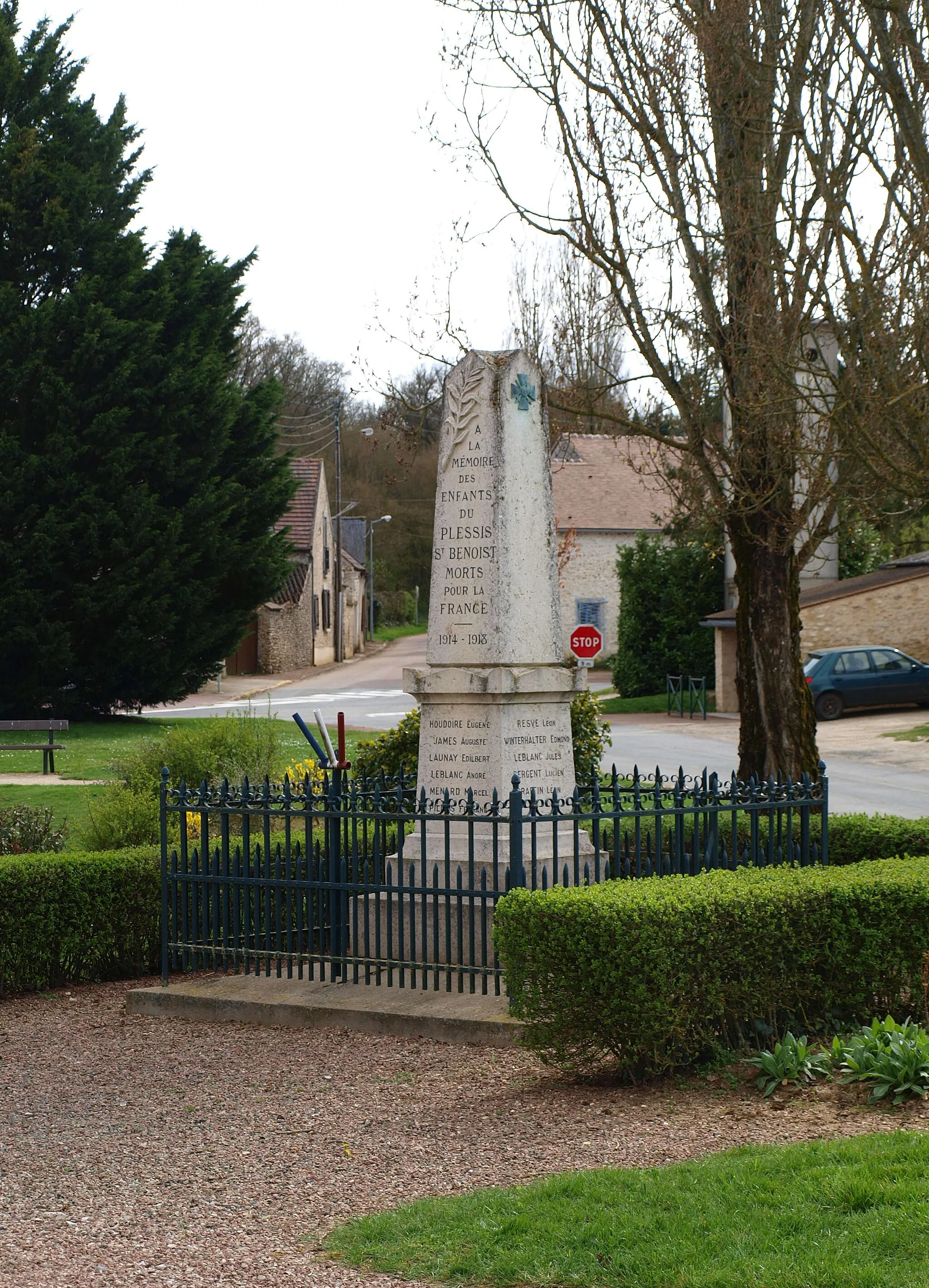 Photo showing: Plessis-Saint-Benoist (Essonne, France) ; monument aux morts