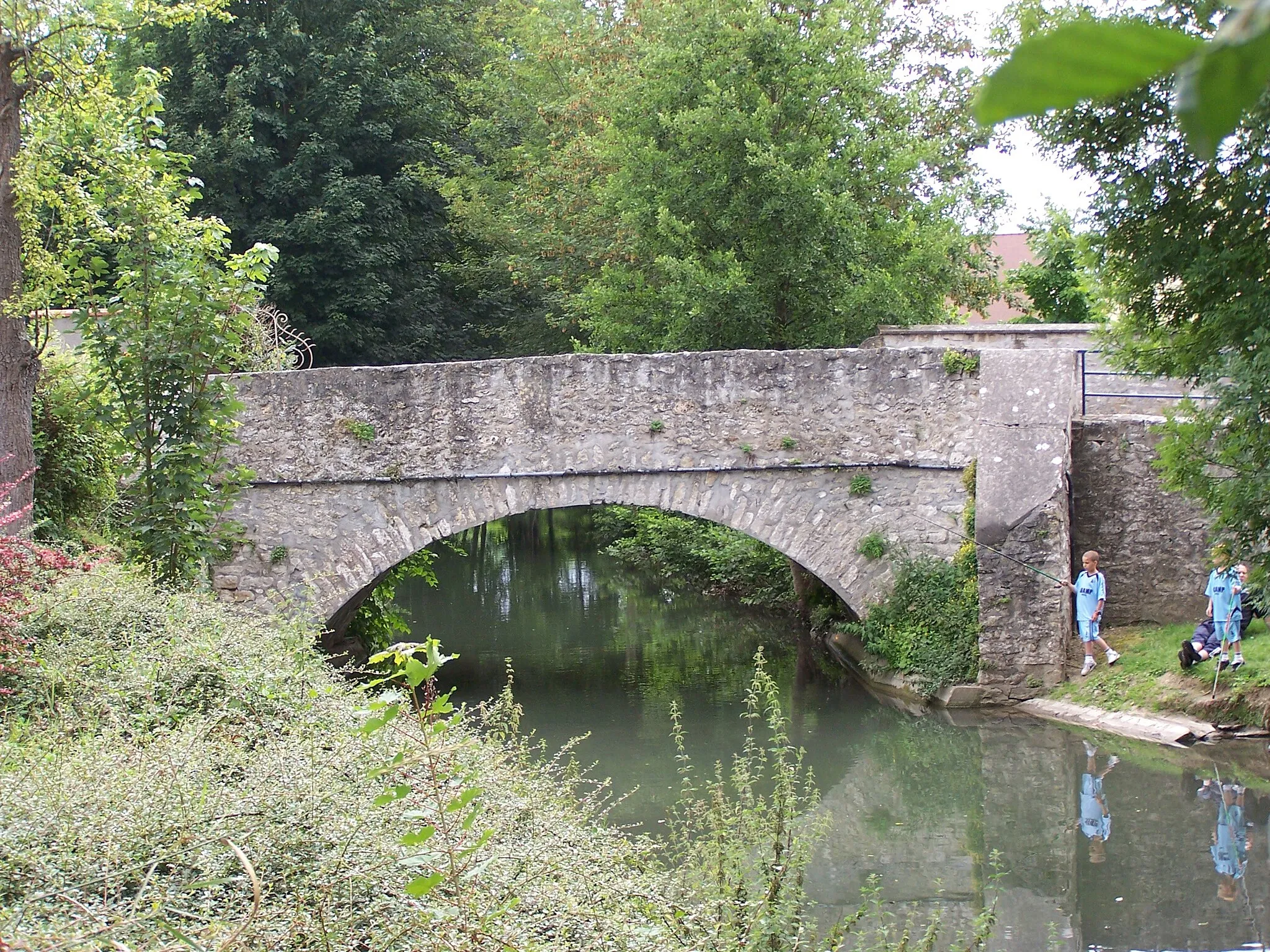 Photo showing: Bridge of the révolution in Auffreville-Brasseuil (Yvelines, France)