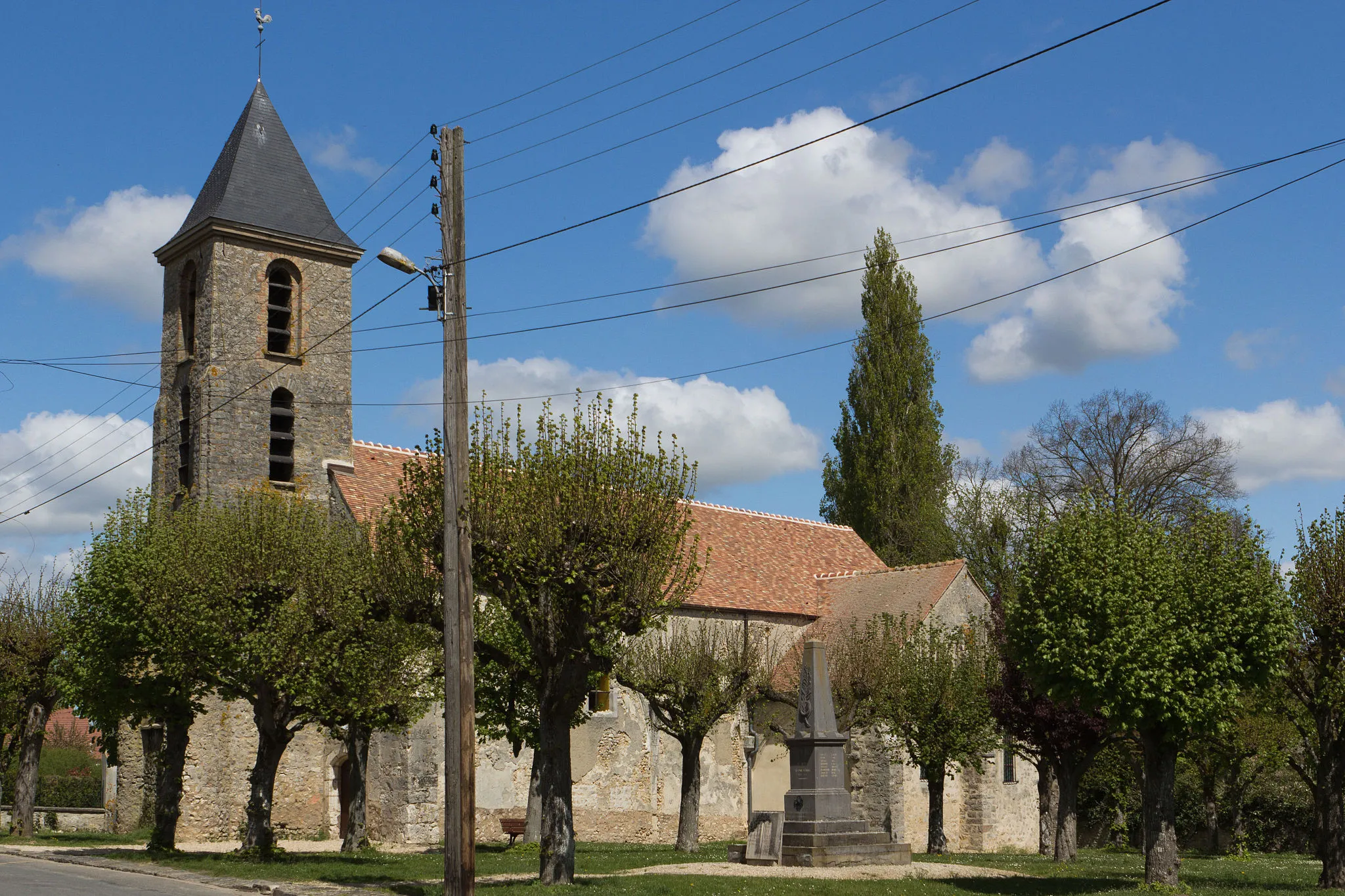 Photo showing: Église de D'Huison-Longueville, D'Huison-Longueville, département de l'Essonne, France.