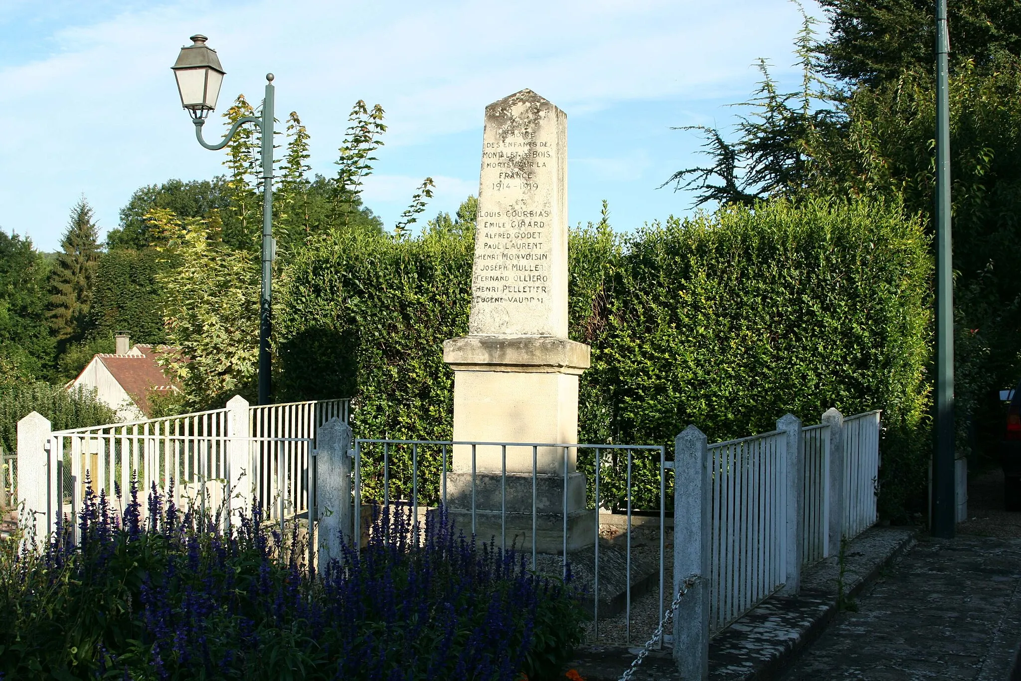 Photo showing: Monument_aux_morts de Montalet-le-Bois - Yvelines (France)