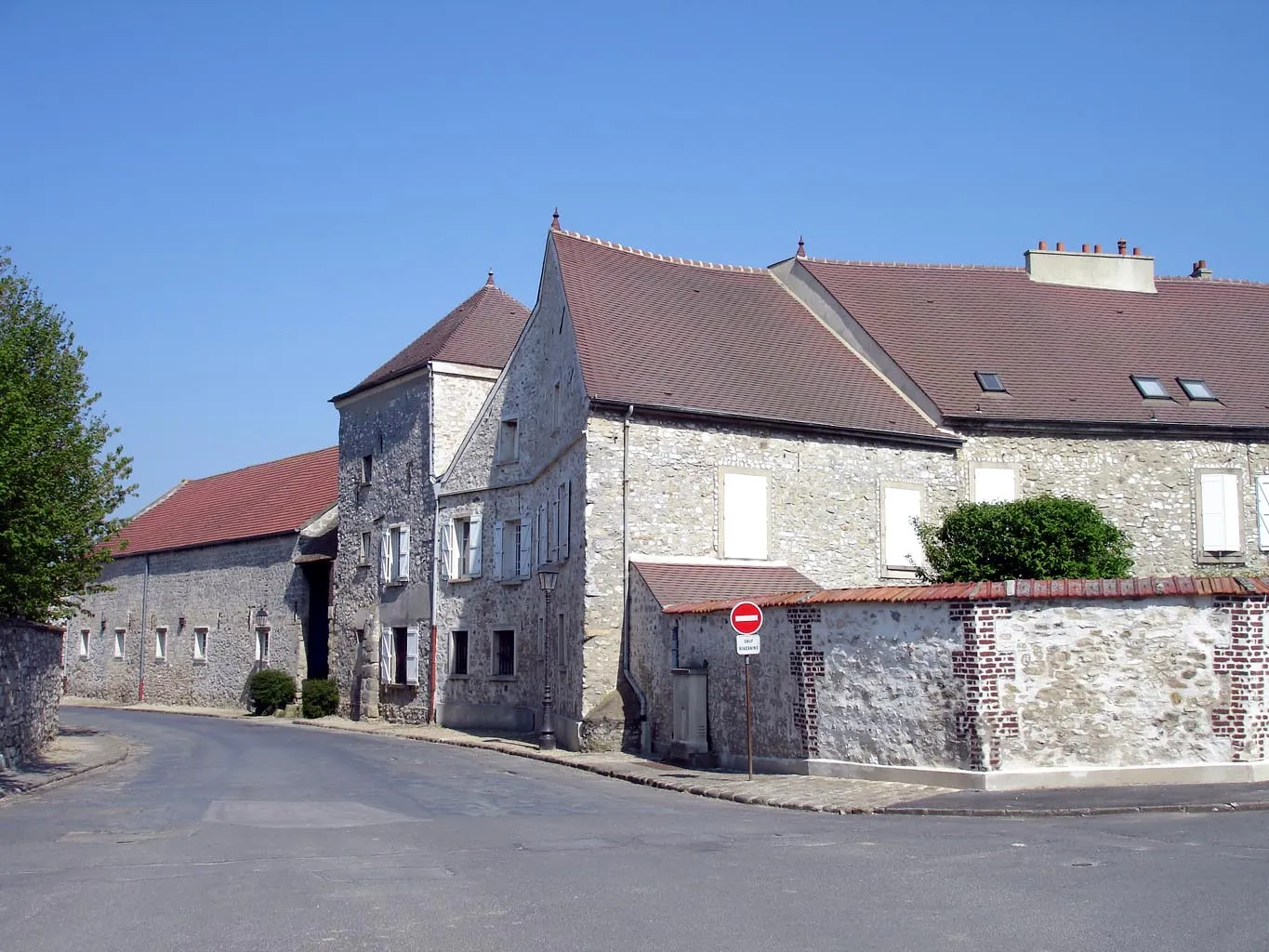 Photo showing: Ferme (ancienne maison forte) à Villiers-le-Sec (Val-d'Oise), France