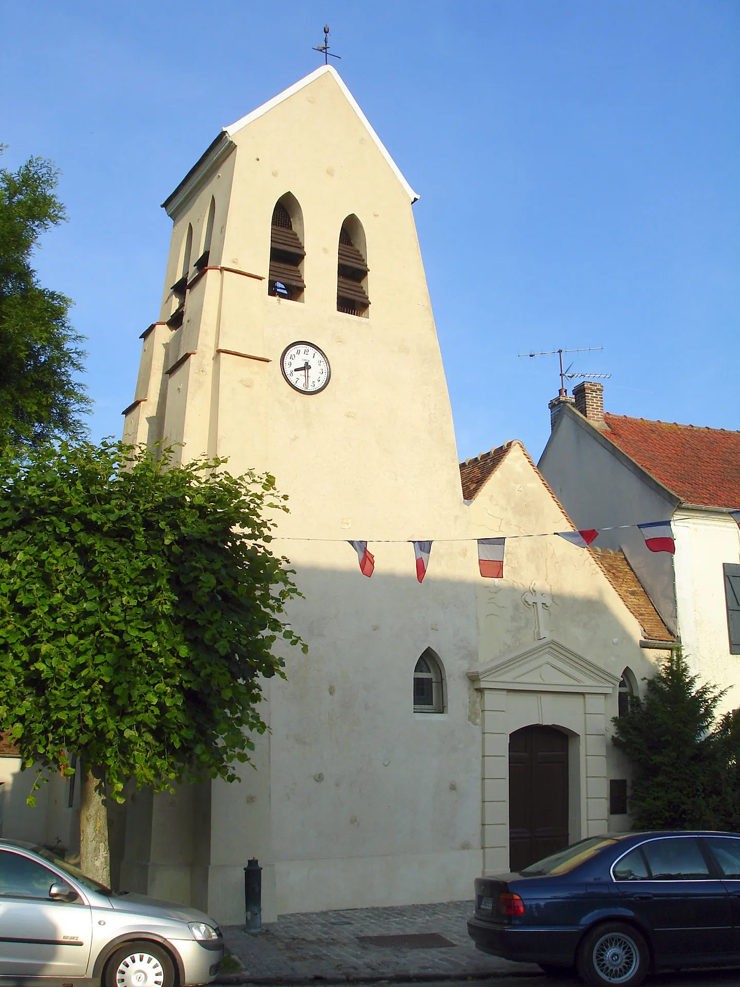 Photo showing: L'église Notre-Dame-de-la-Nativité de Villaines-sous-Bois, Val-d'Oise, France.