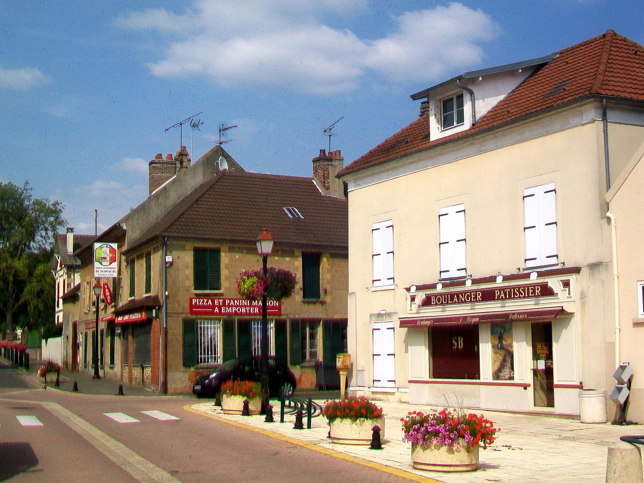 Photo showing: Rue Jean-Nicolas ; à droite, ancien relais de poste.