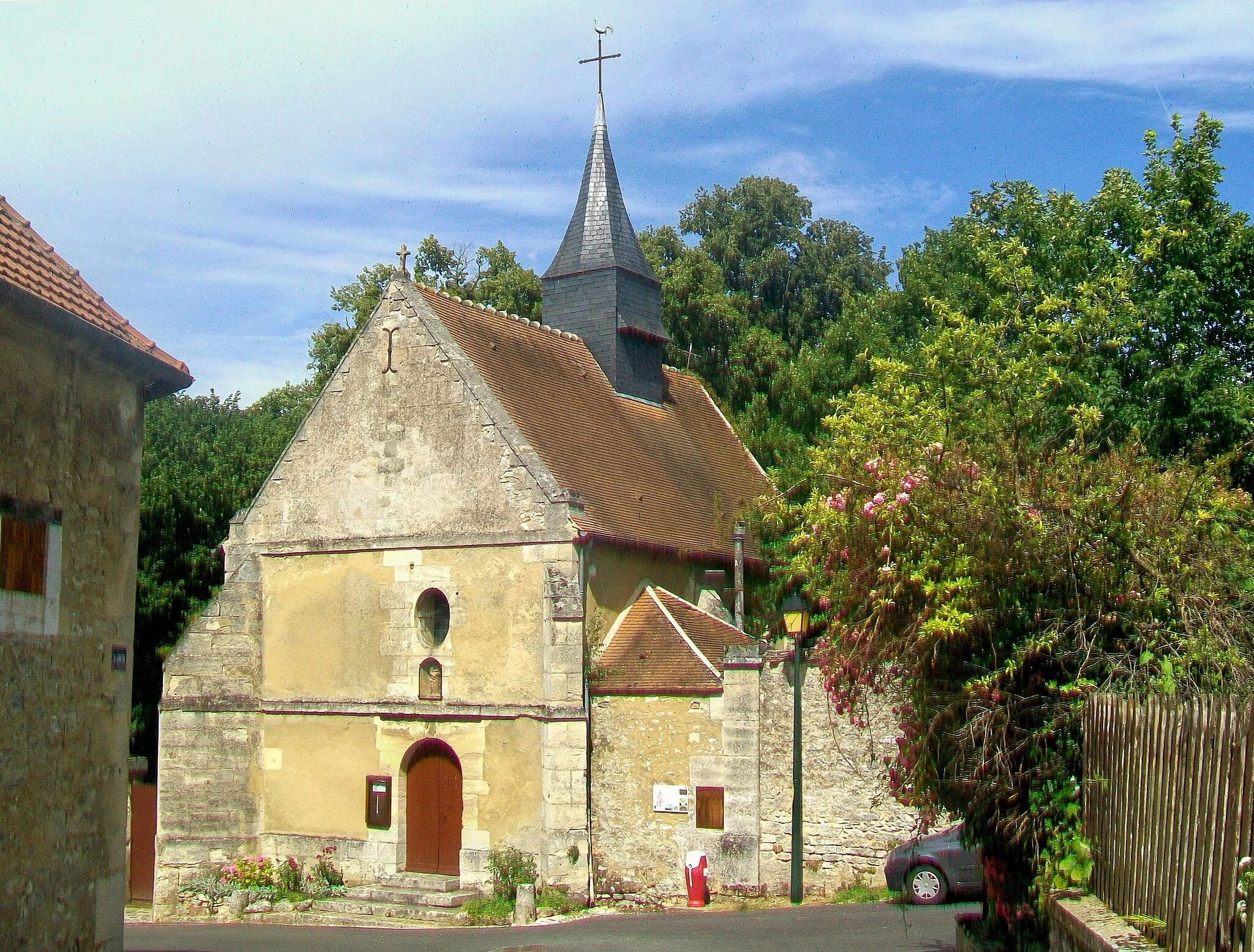 Photo showing: La chapelle Sainte-Marguerite, façade ouest (la seule donnant sur la voie publique).