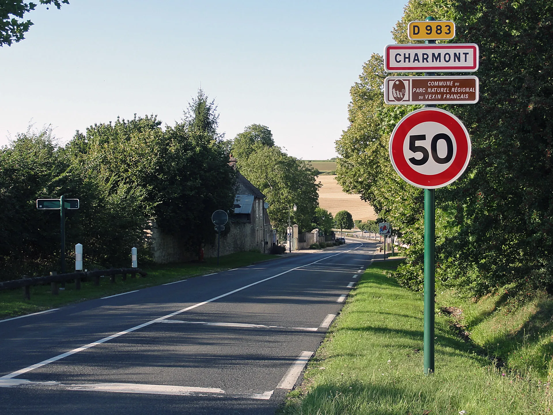 Photo showing: Entrée du village de Charmont, Val-d'Oise, France.