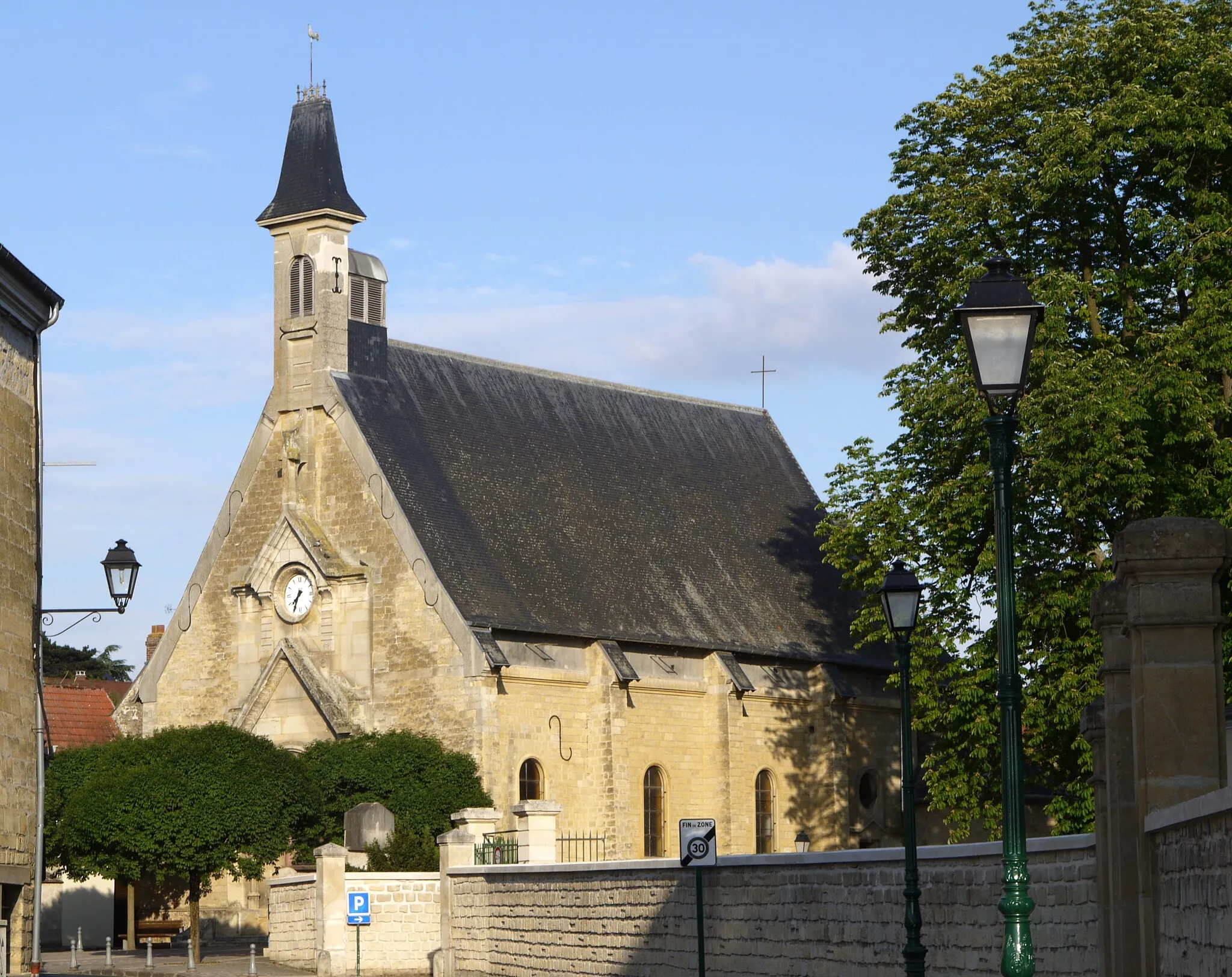 Photo showing: Church of Neuville sur Oise, France