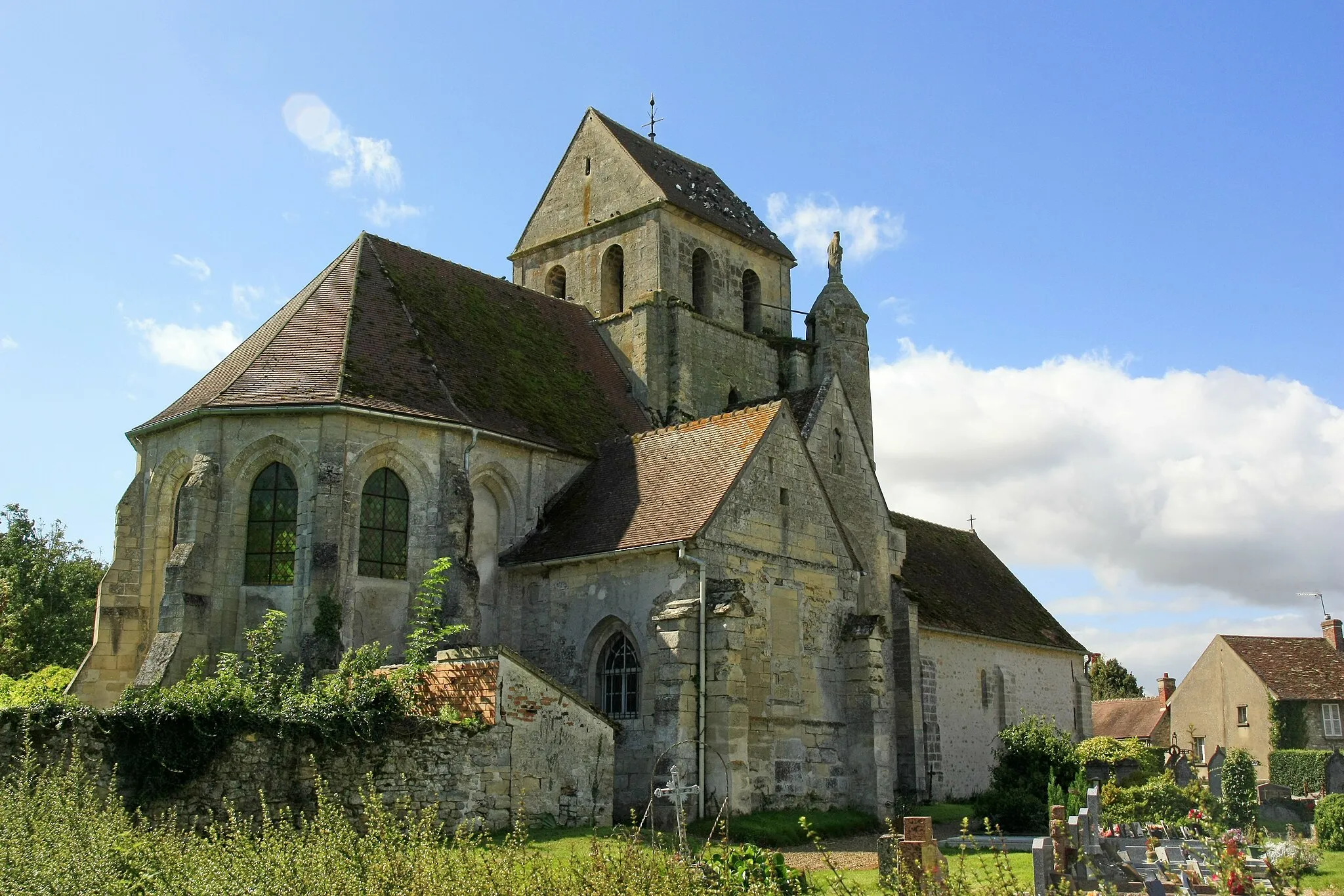 Photo showing: Eglise de Gouzangez, Val d'Oise (95), France
vue depuis le cimetière