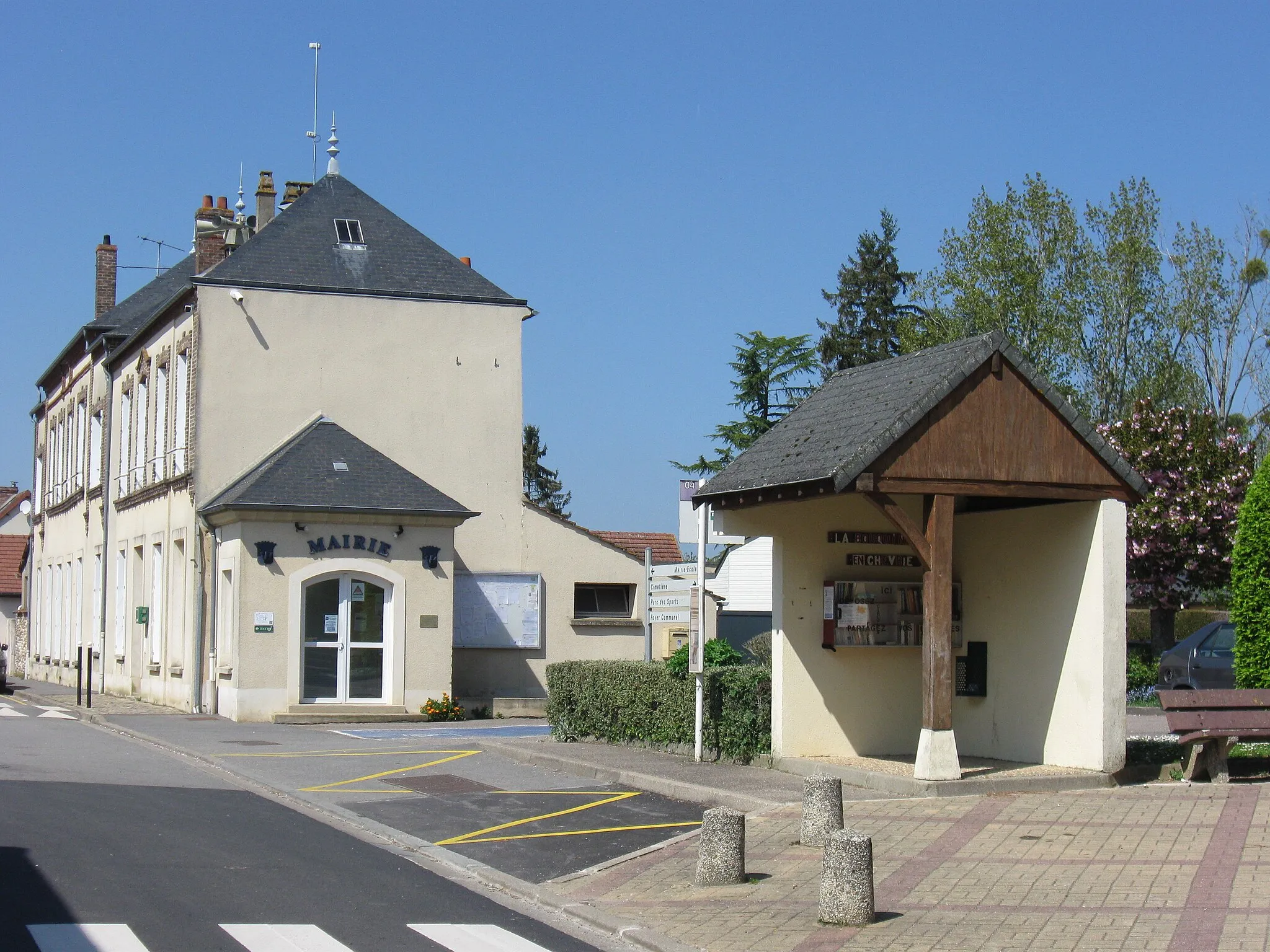 Photo showing: Mairie de La Villeneuve-en-Chevrie. (Yvelines, Île-de-France).