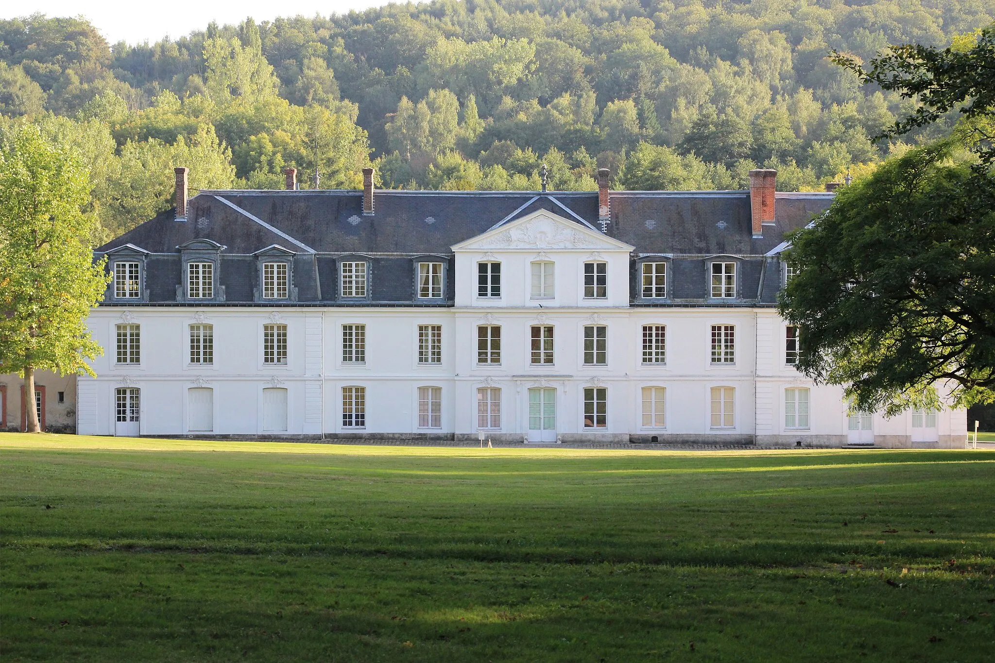 Photo showing: Mauvières castle in Saint-Forget, France