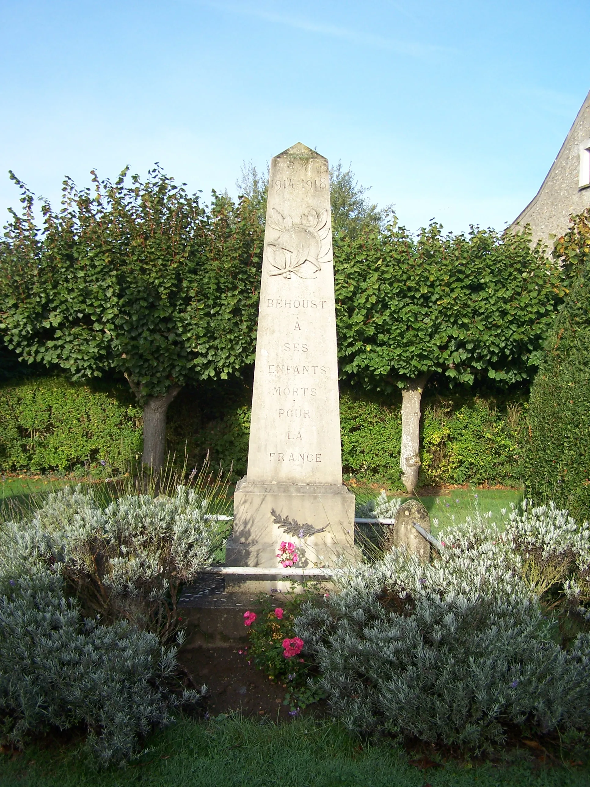 Photo showing: Monument aux morts de Béhoust (Yvelines, France)