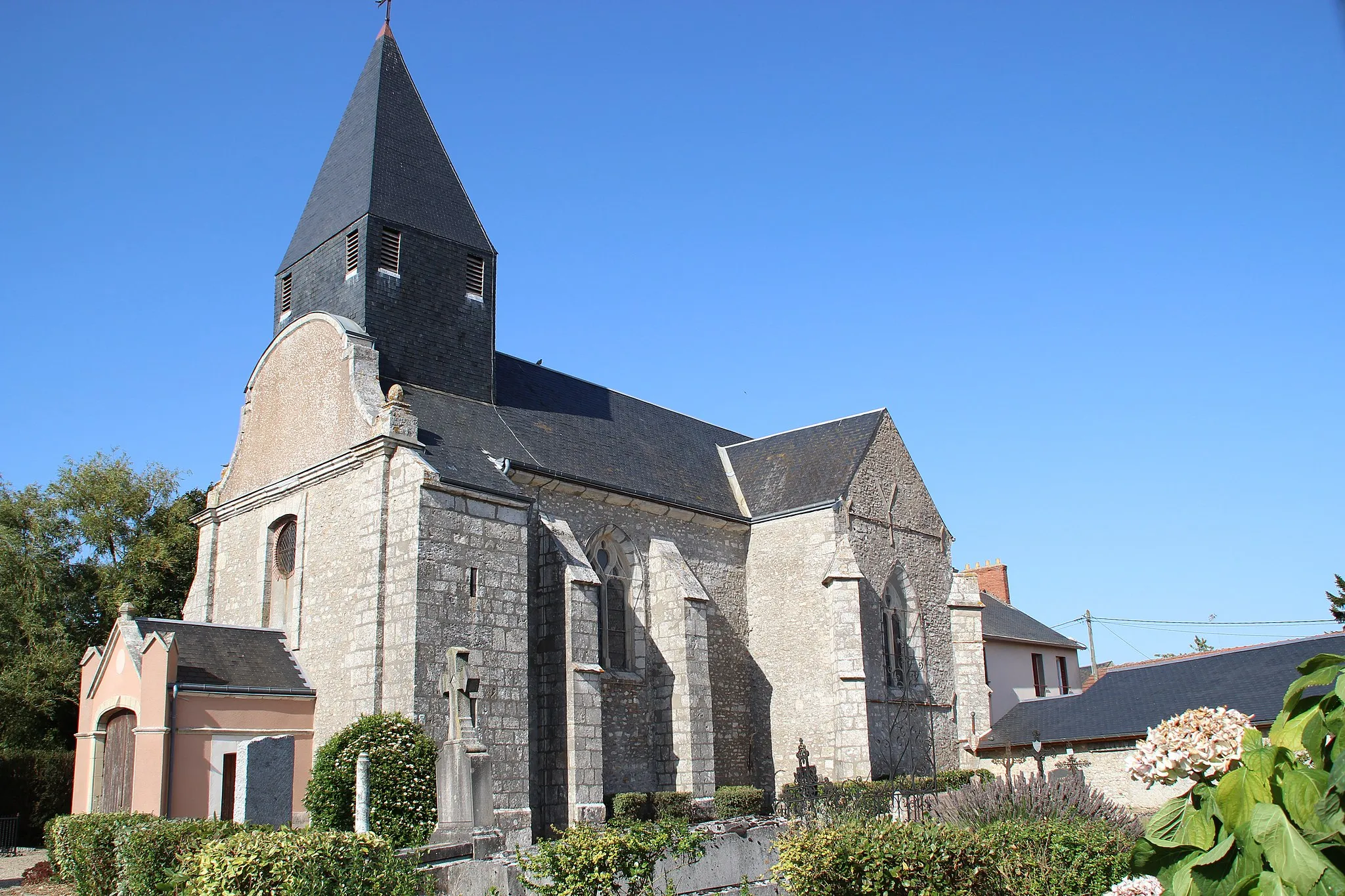 Photo showing: Saint Peter's church of Paray-Douaville in the Yvelines department in France.