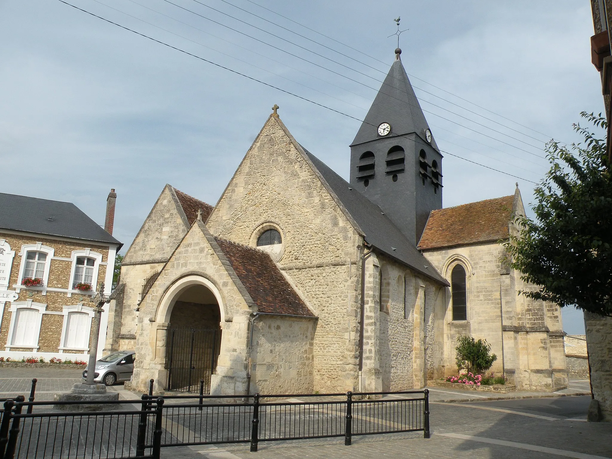 Photo showing: église d'Hénonville