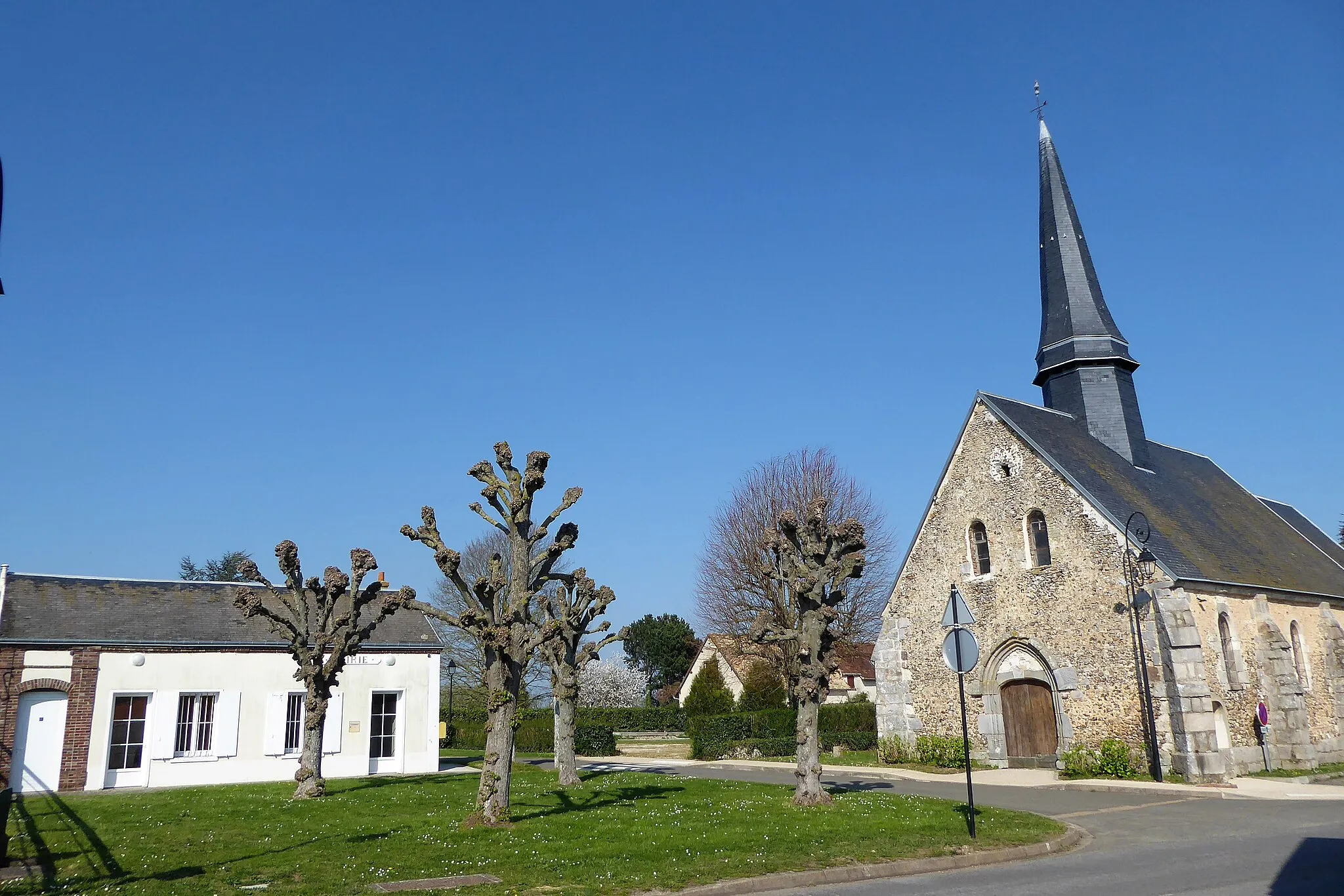 Photo showing: Mairie et église Saint-Blaise d'Havelu, Eure-et-Loir, France.