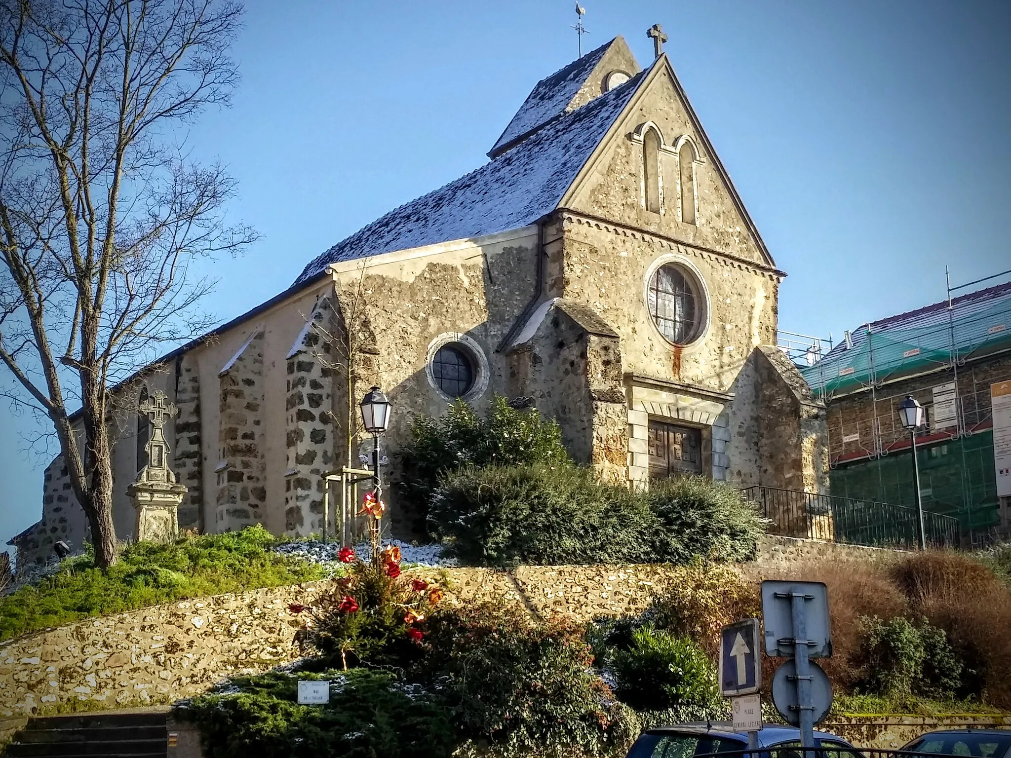 Photo showing: L'église Saint-Rigomer et Sainte-Ténestine de Vauhallan (Essonne)