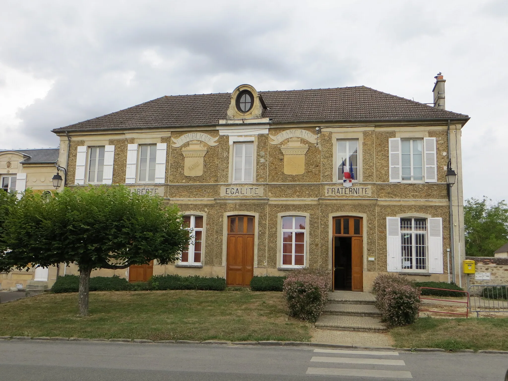 Photo showing: Mairie de Beautheil