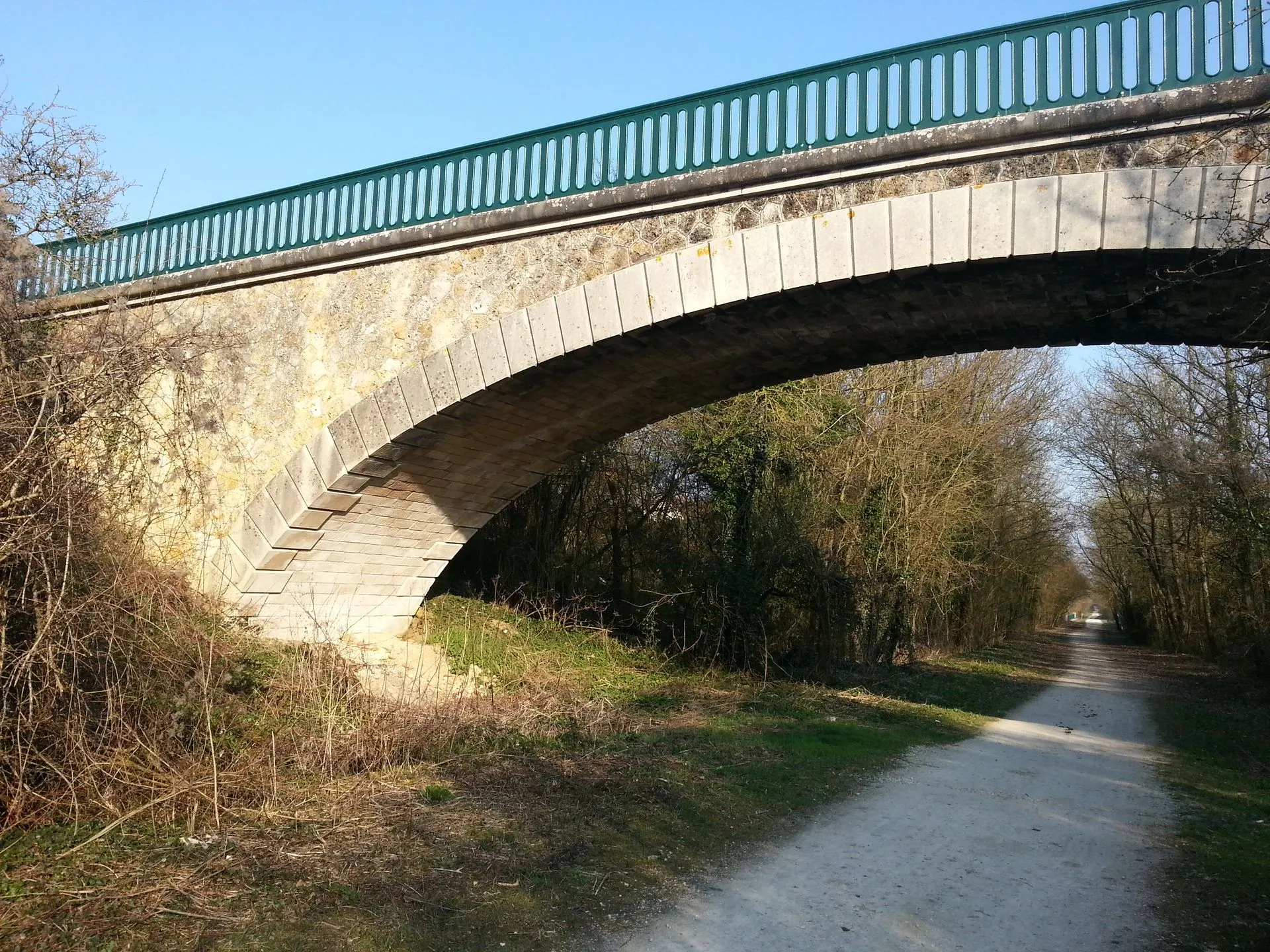 Photo showing: Pont au-dessus de l'ancienne voie