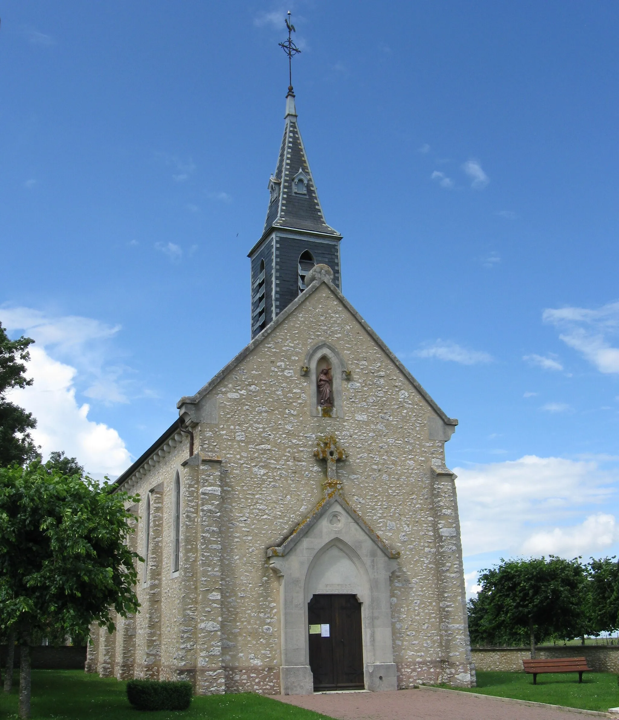 Photo showing: Église Sainte-Marie-Madeleine de Bezalles. (Seine-et-Marne, région Île-de-France).