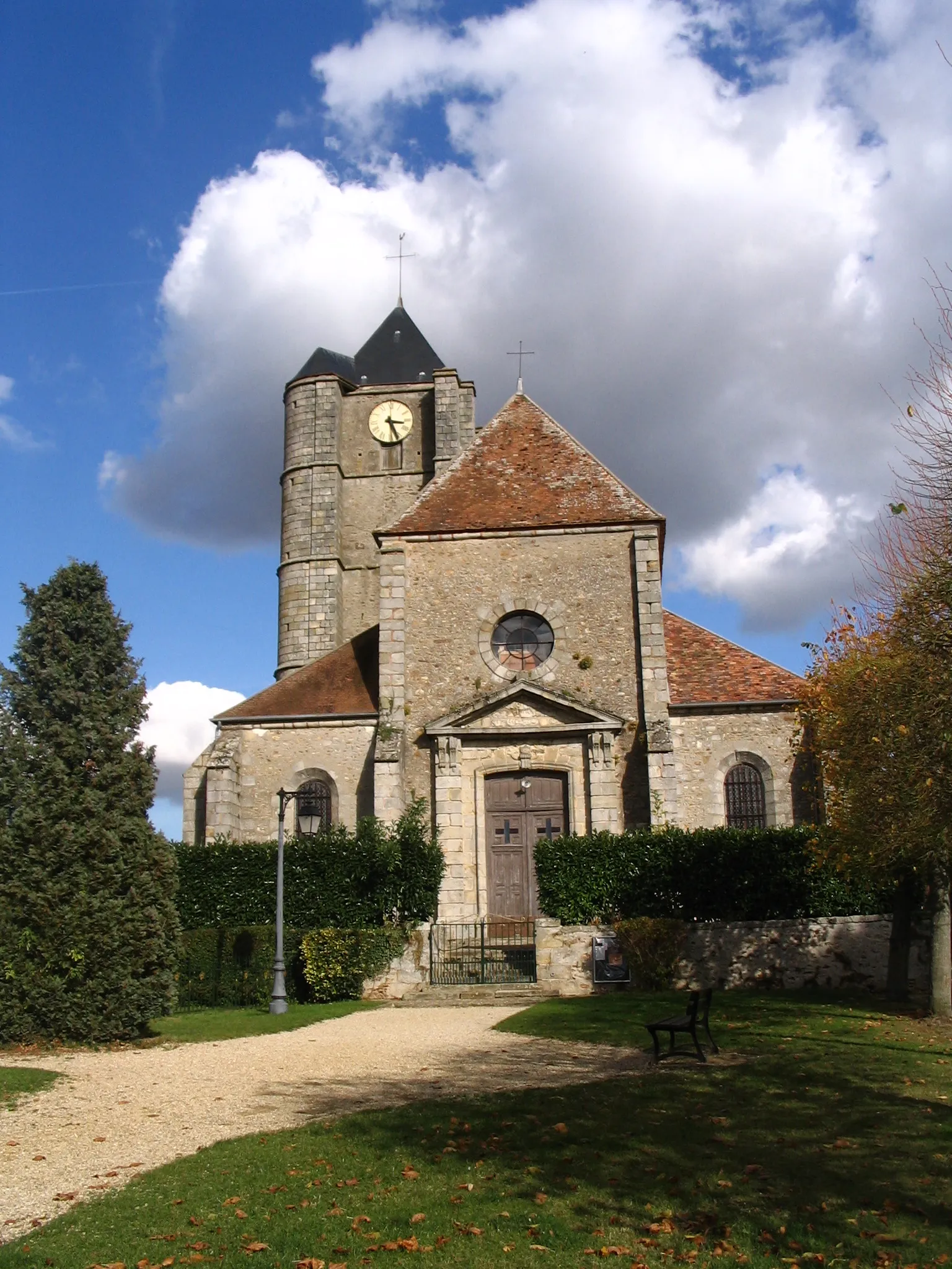 Photo showing: The Roman Catholic church of Ozouer-le-Voulgis, Seine-et-Marne, France.