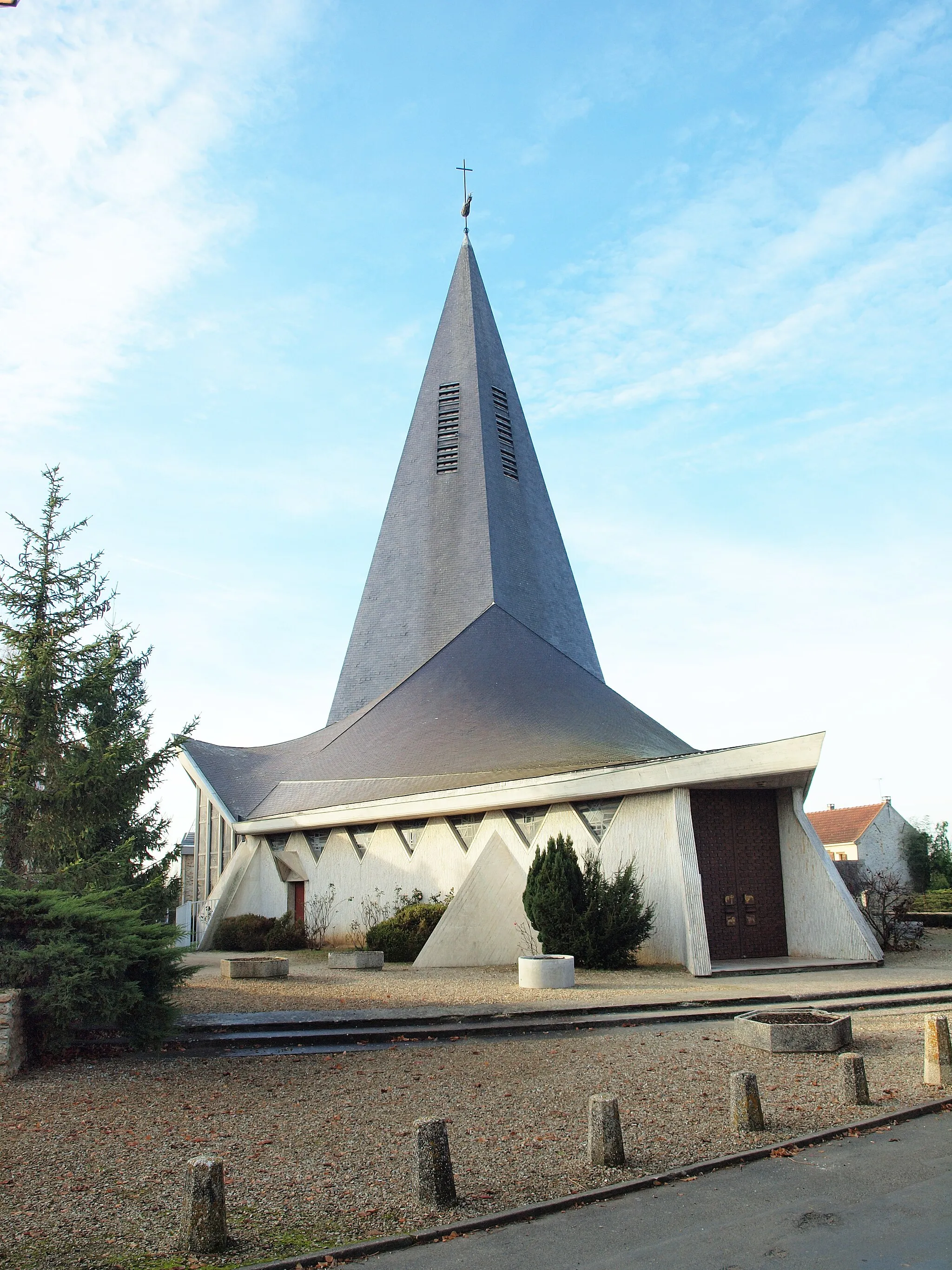 Photo showing: Église Notre-Dame-des-Roses de Grisy-Suisnes (Seine-et-Marne, France)