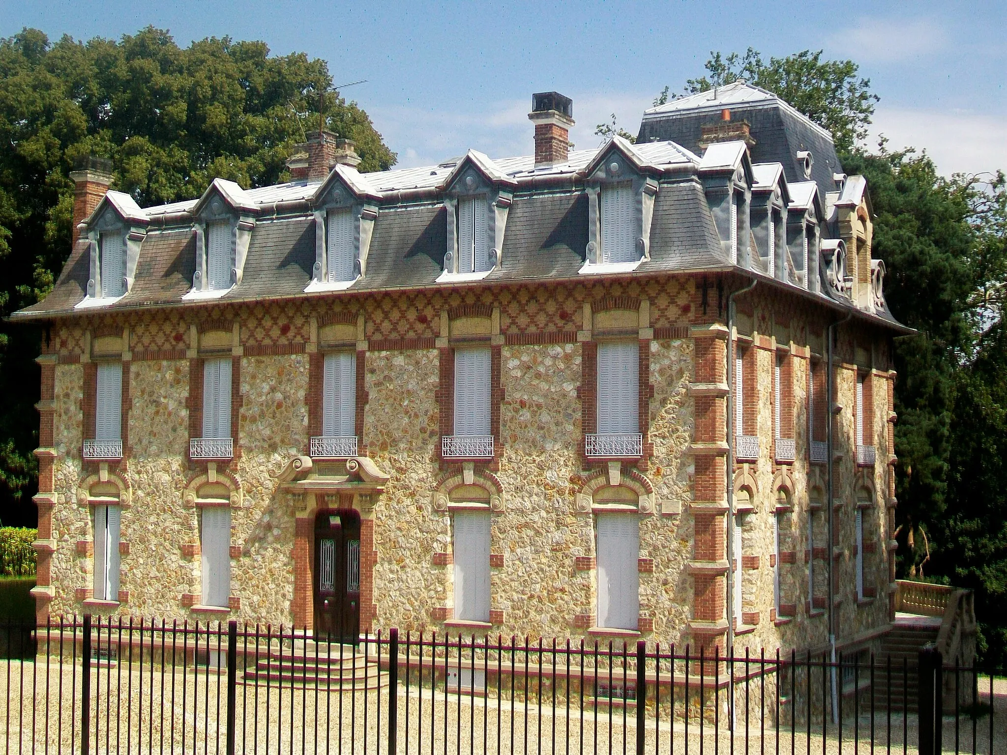 Photo showing: Le château, façade ouest.