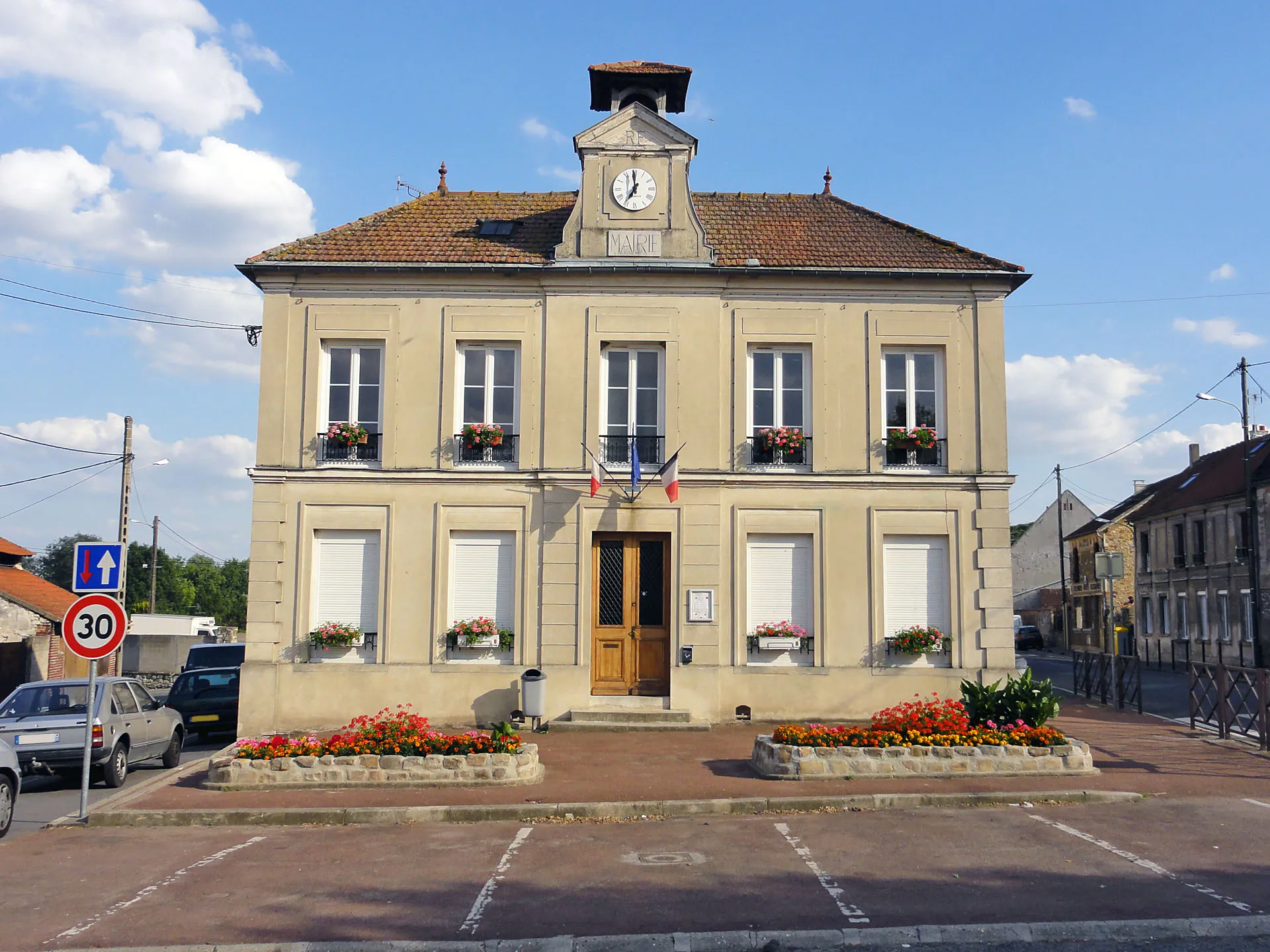 Photo showing: La mairie du Mesnil-Aubry, Val-d'Oise, France.