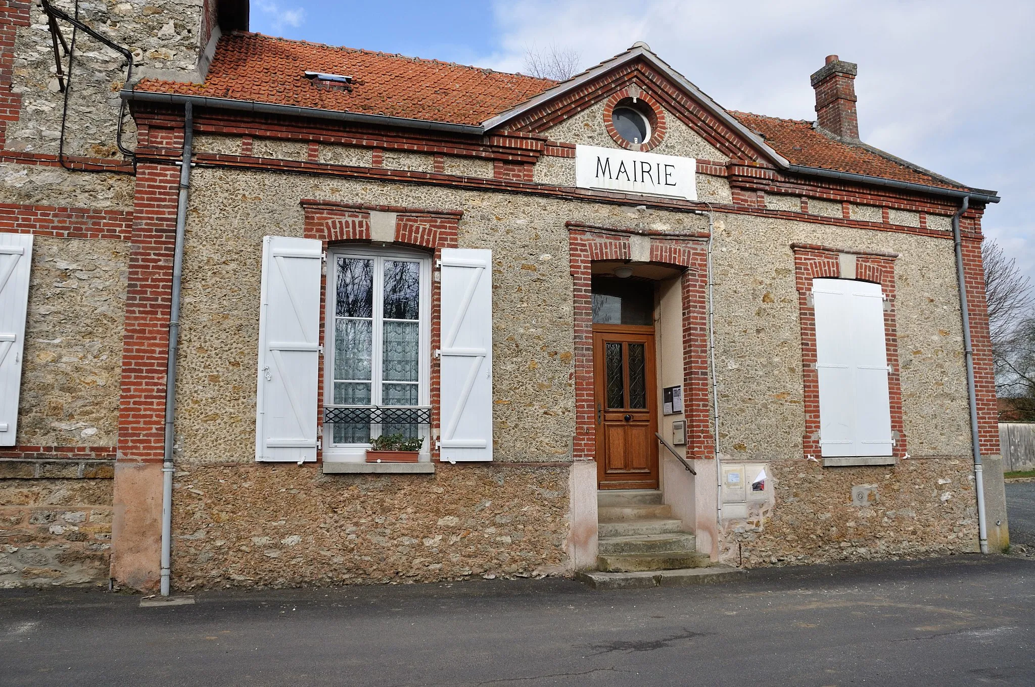 Photo showing: Mairie de Giremoutiers. (Seine-et-Marne, région Île-de-France).