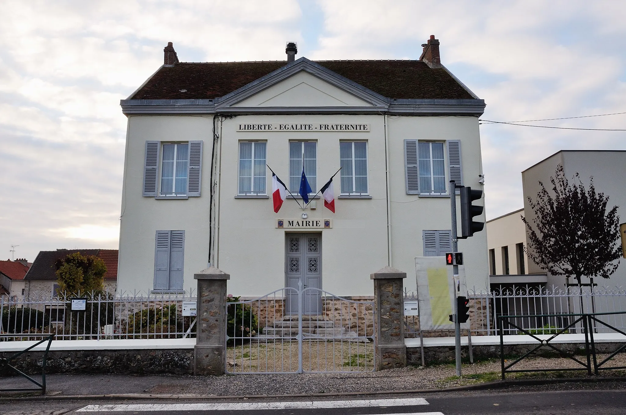 Photo showing: Mairie de Maisoncelles-en-Brie. (département de la Seine et Marne, région Île-de-France).