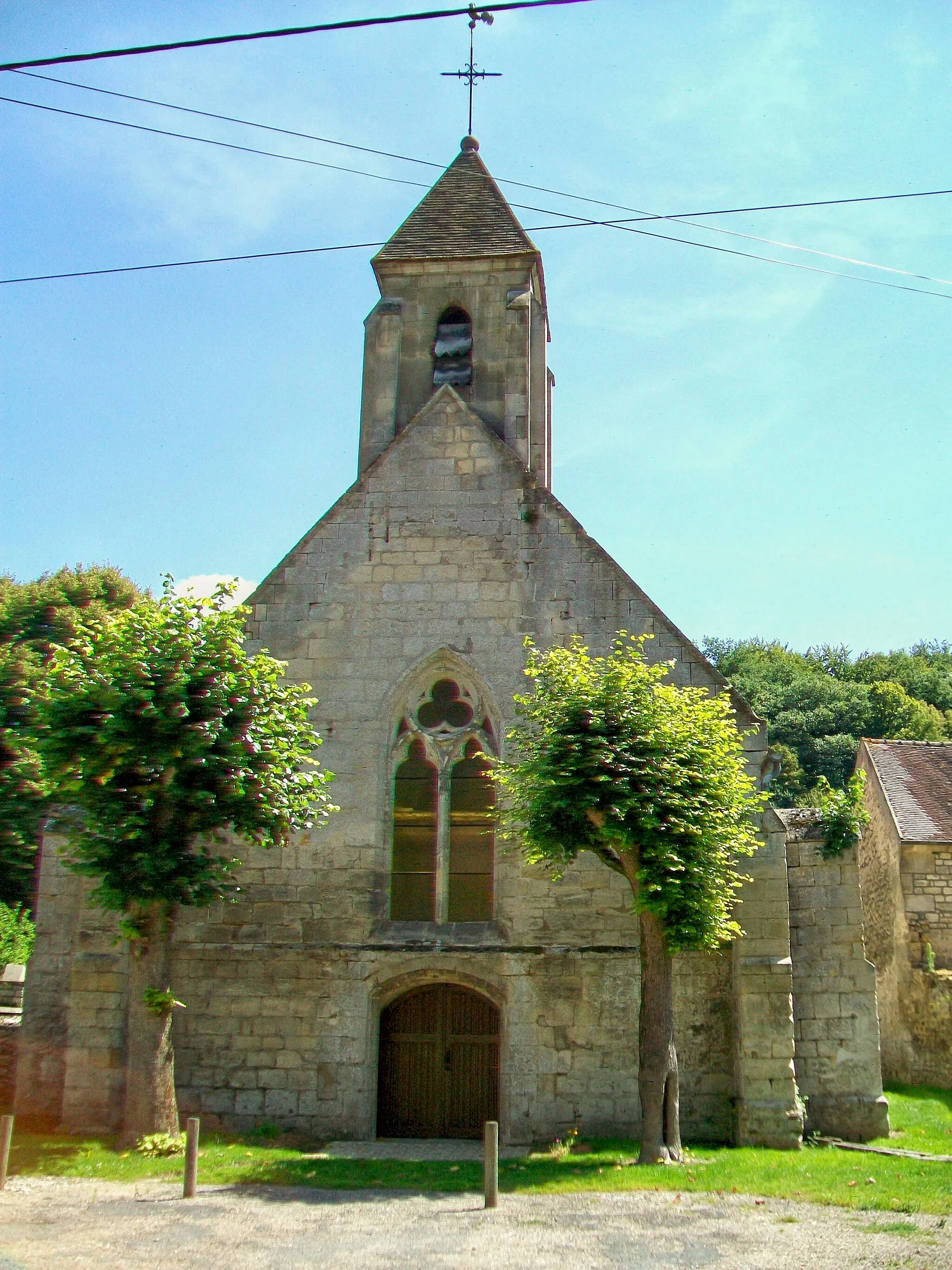 Photo showing: La façade ouest de l'église Saint-Didier. Les autres façades donnent sur des étroites venelles.