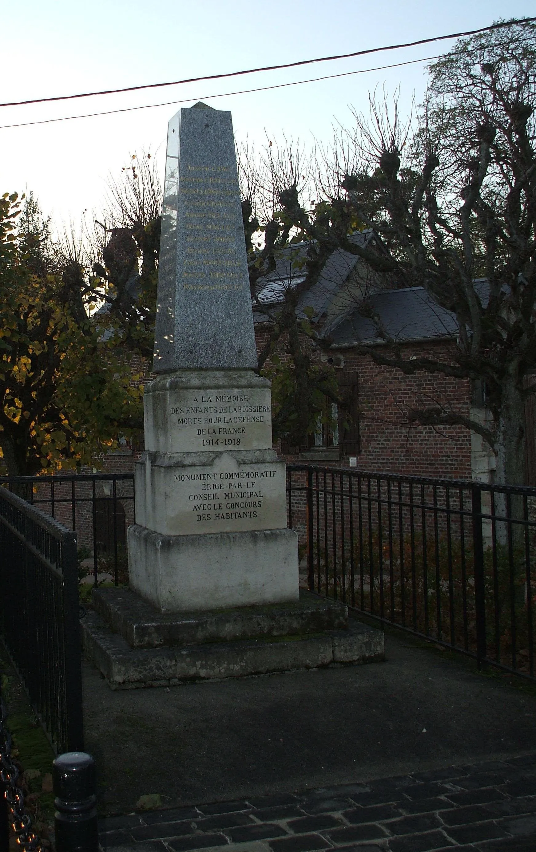 Photo showing: monuments aux morts de Laboissière-en-Thelle oise france