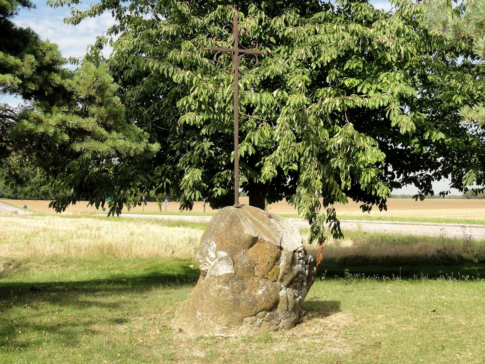 Photo showing: Croix près de la RD 927.