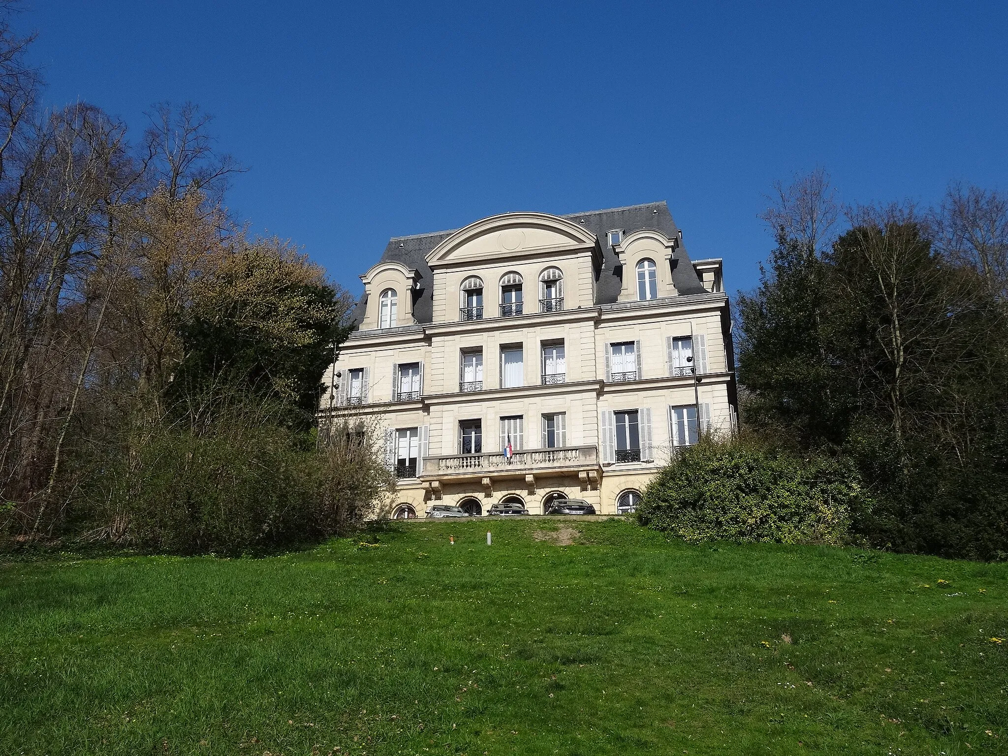 Photo showing: Mairie de Juvisy-sur-Orge, face sud-est. (Essonne, région Île-de-France).