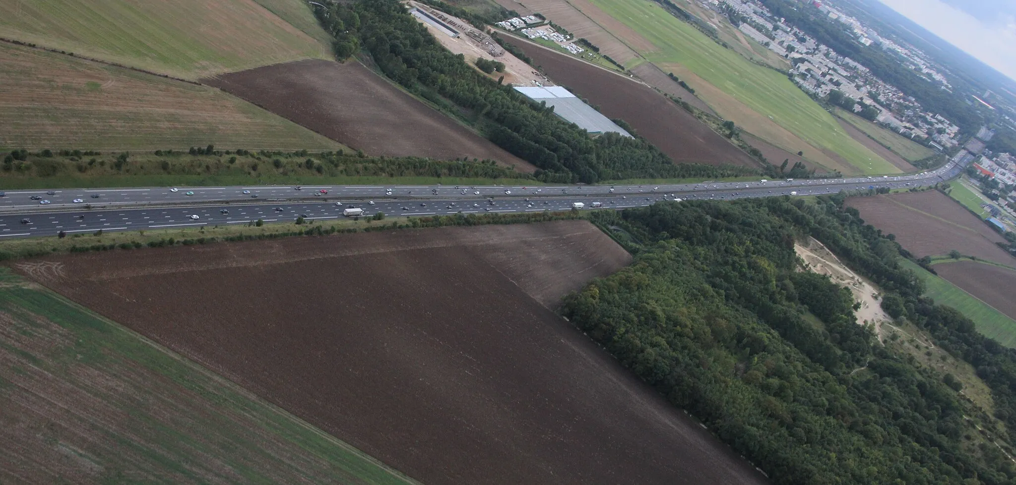 Photo showing: A12 highway seen from a plane in the communes of Saint-Cyr-l'École and Bailly, Yvelines, France.