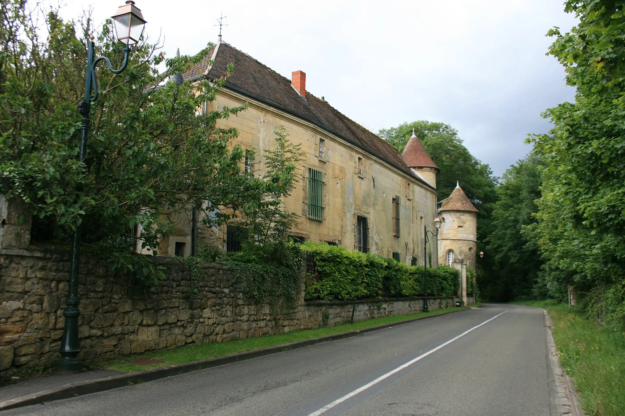 Photo showing: Arrière du manoir de Réal et entrée donnant sur la route, Boissy l'Aillerie, Val d'Oise