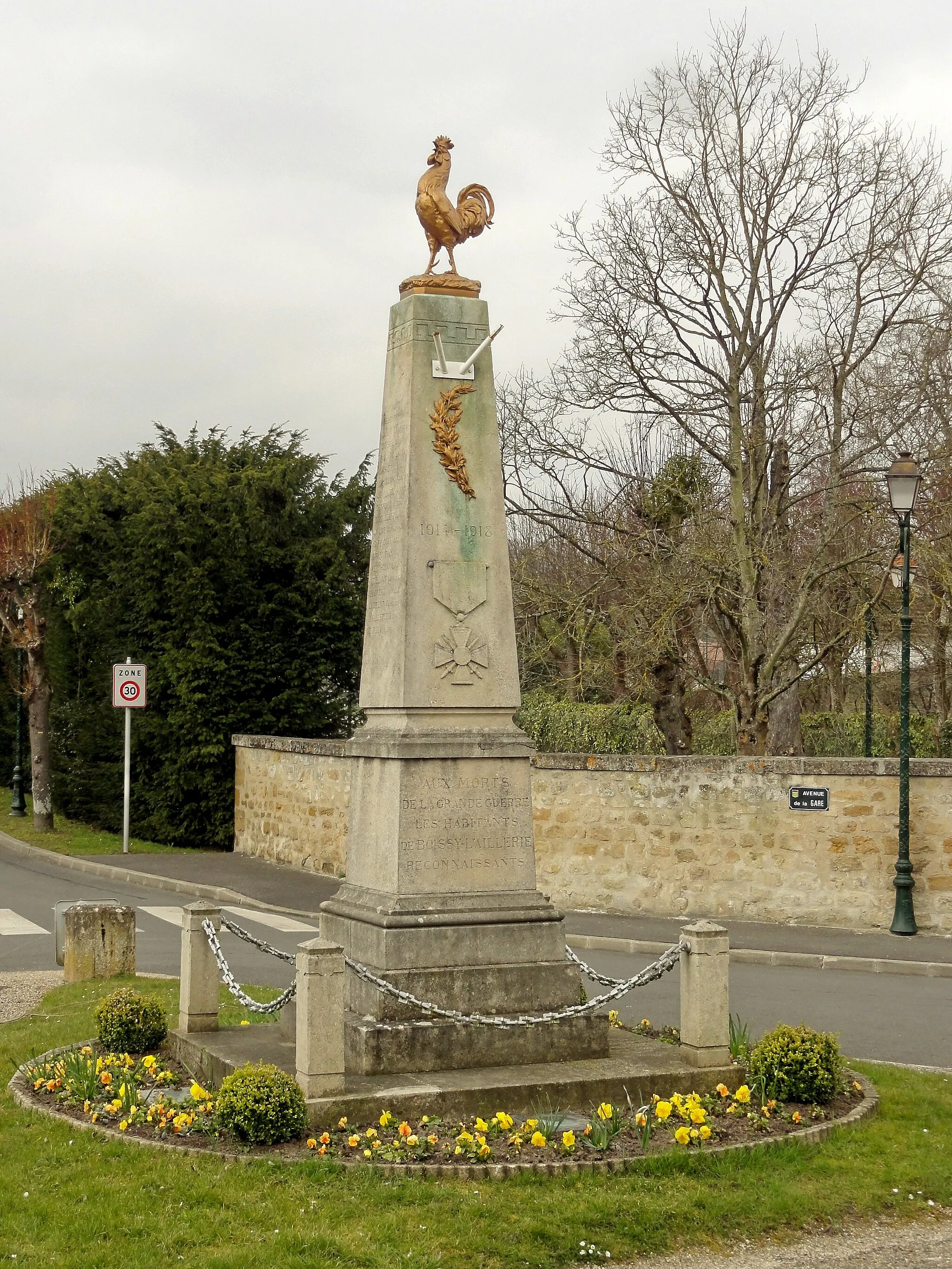 Photo showing: Monument aux morts.