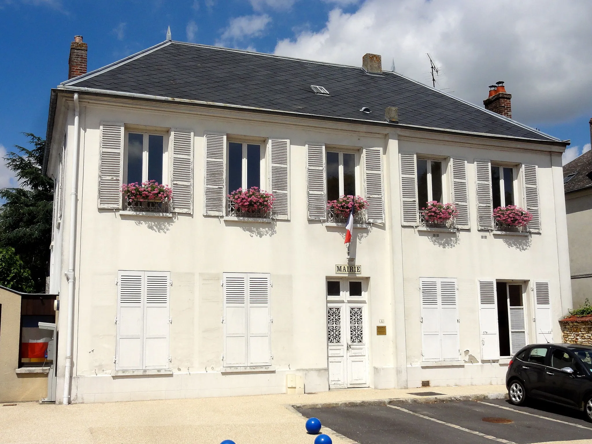 Photo showing: La mairie, rue de la Liberté.