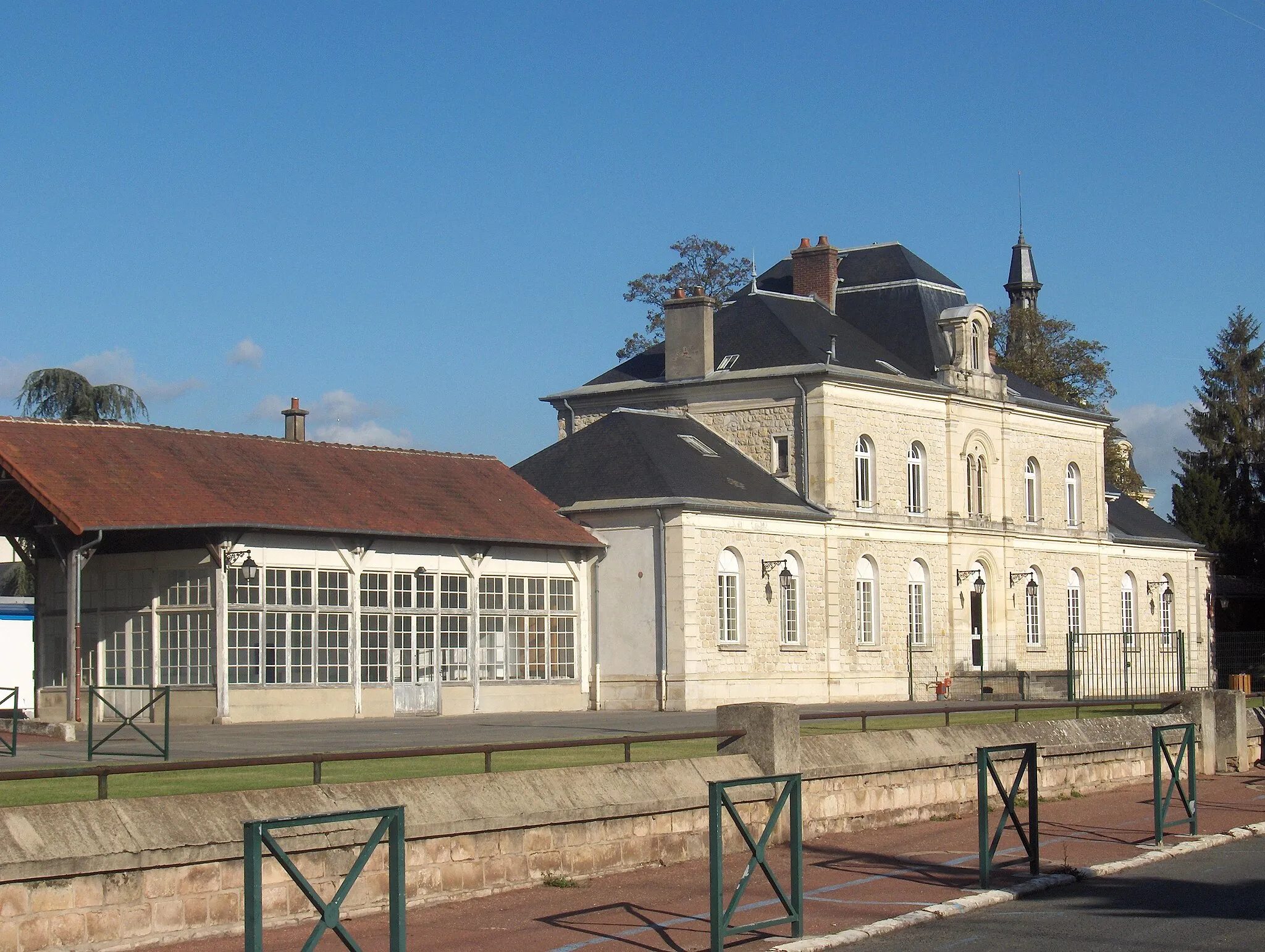 Photo showing: Ecole Albert Camus à L'Isle-Adam (Val-d'Oise)