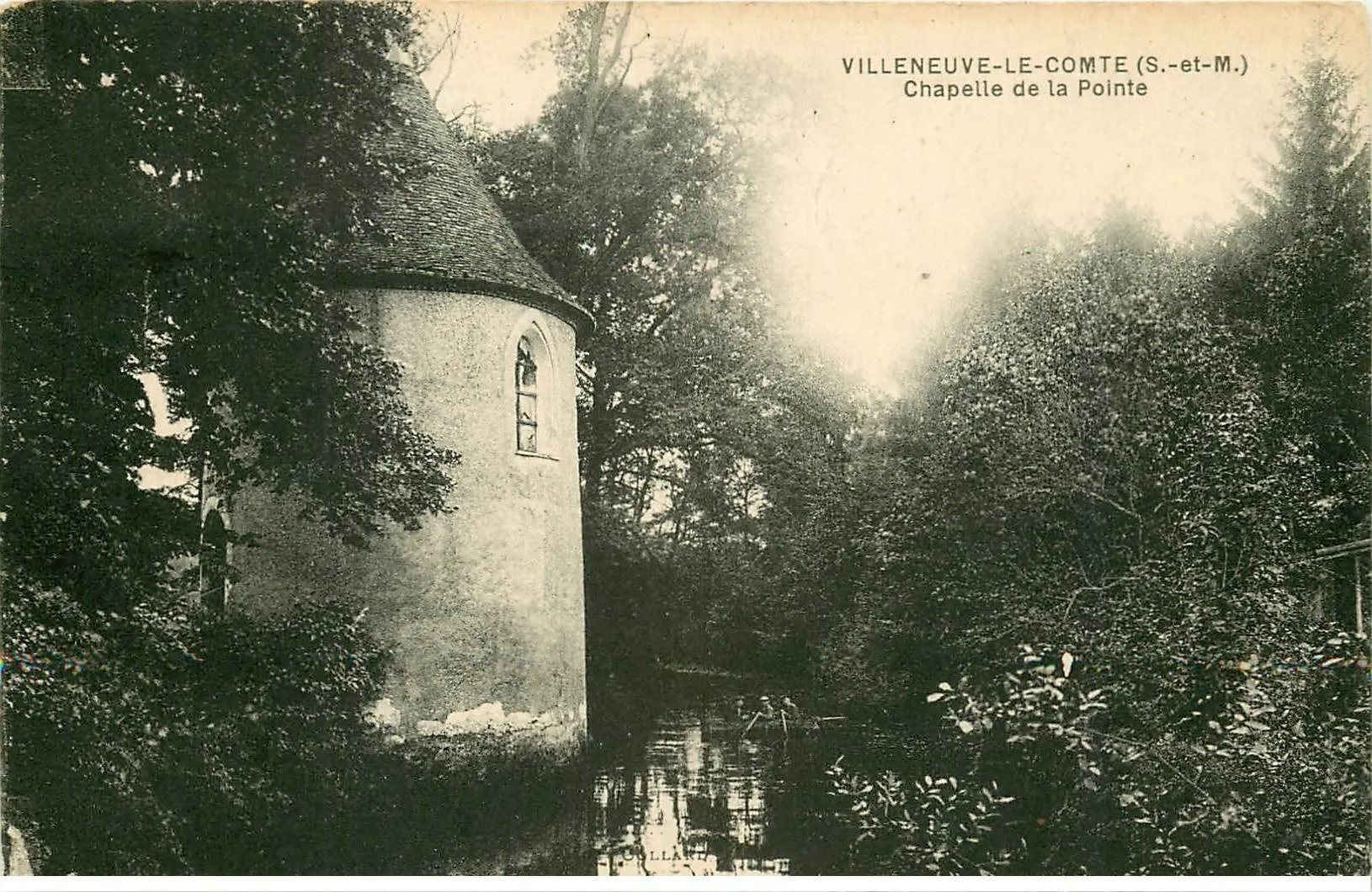 Photo showing: La chapelle de la Pointe et une partie du canal l'entourant, à Villeneuve-le-Comte.