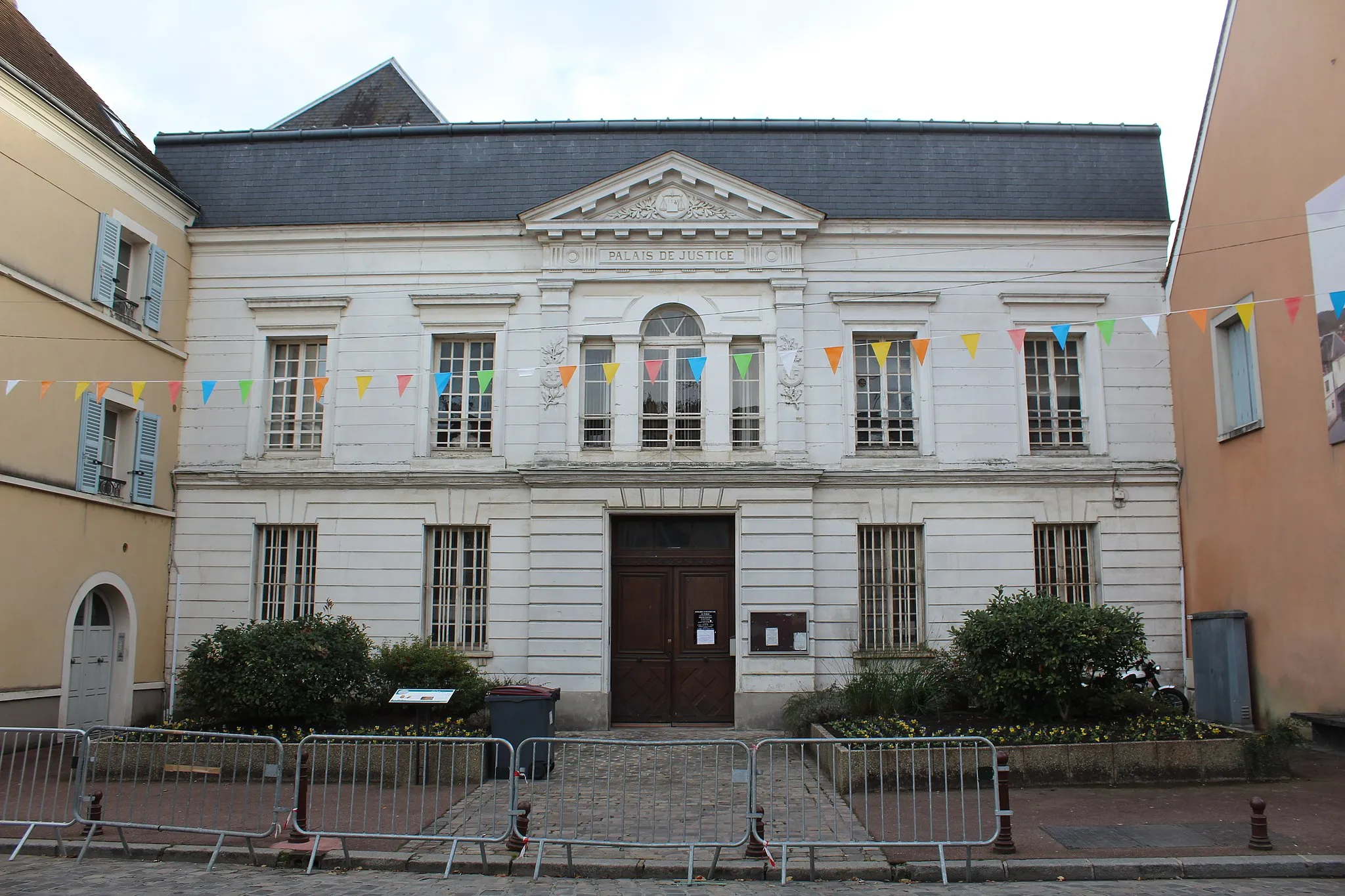 Photo showing: Palais de justice d'Étampes.