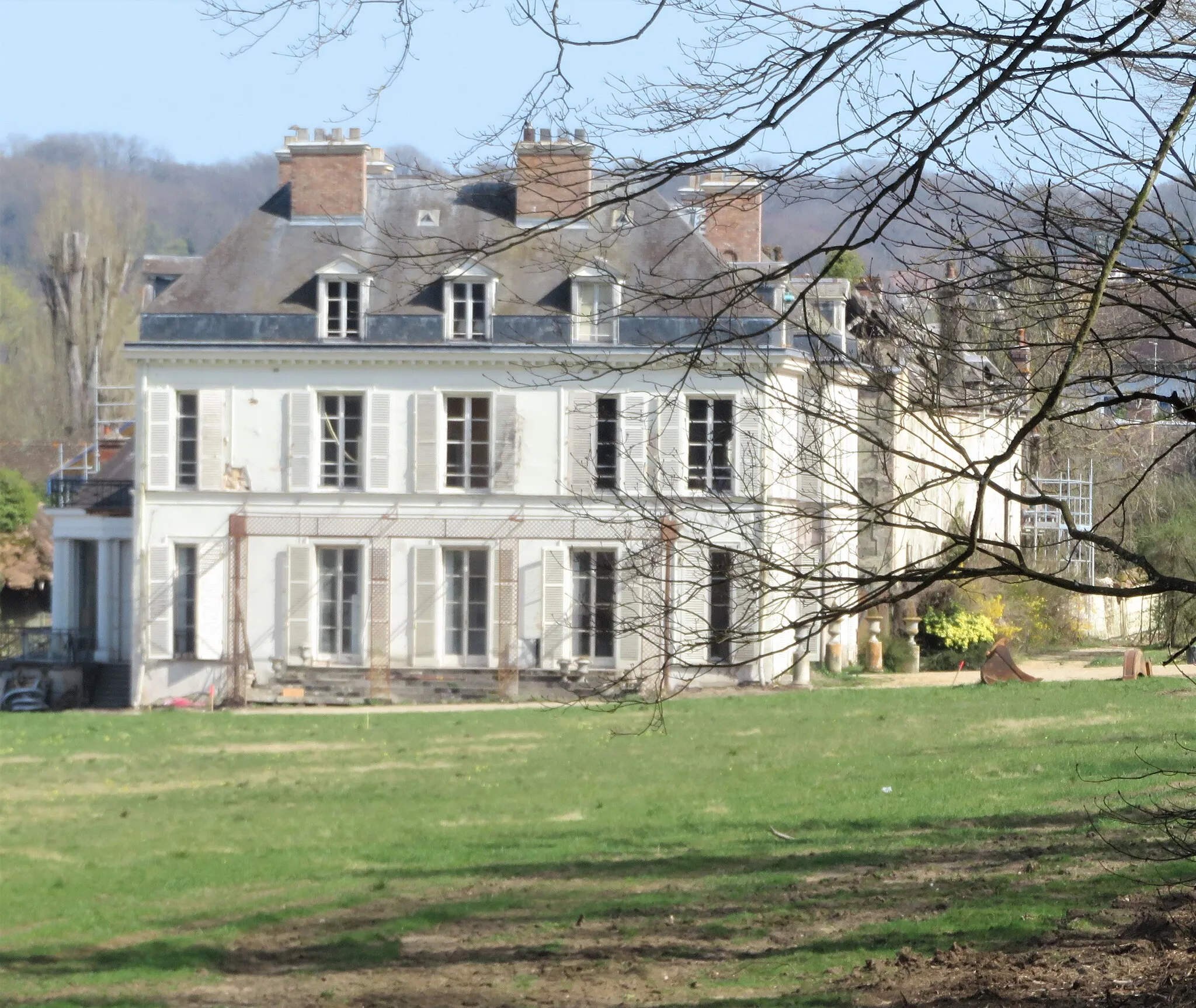 Photo showing: Château de la Rivière vu  vers l'amont de la Seine