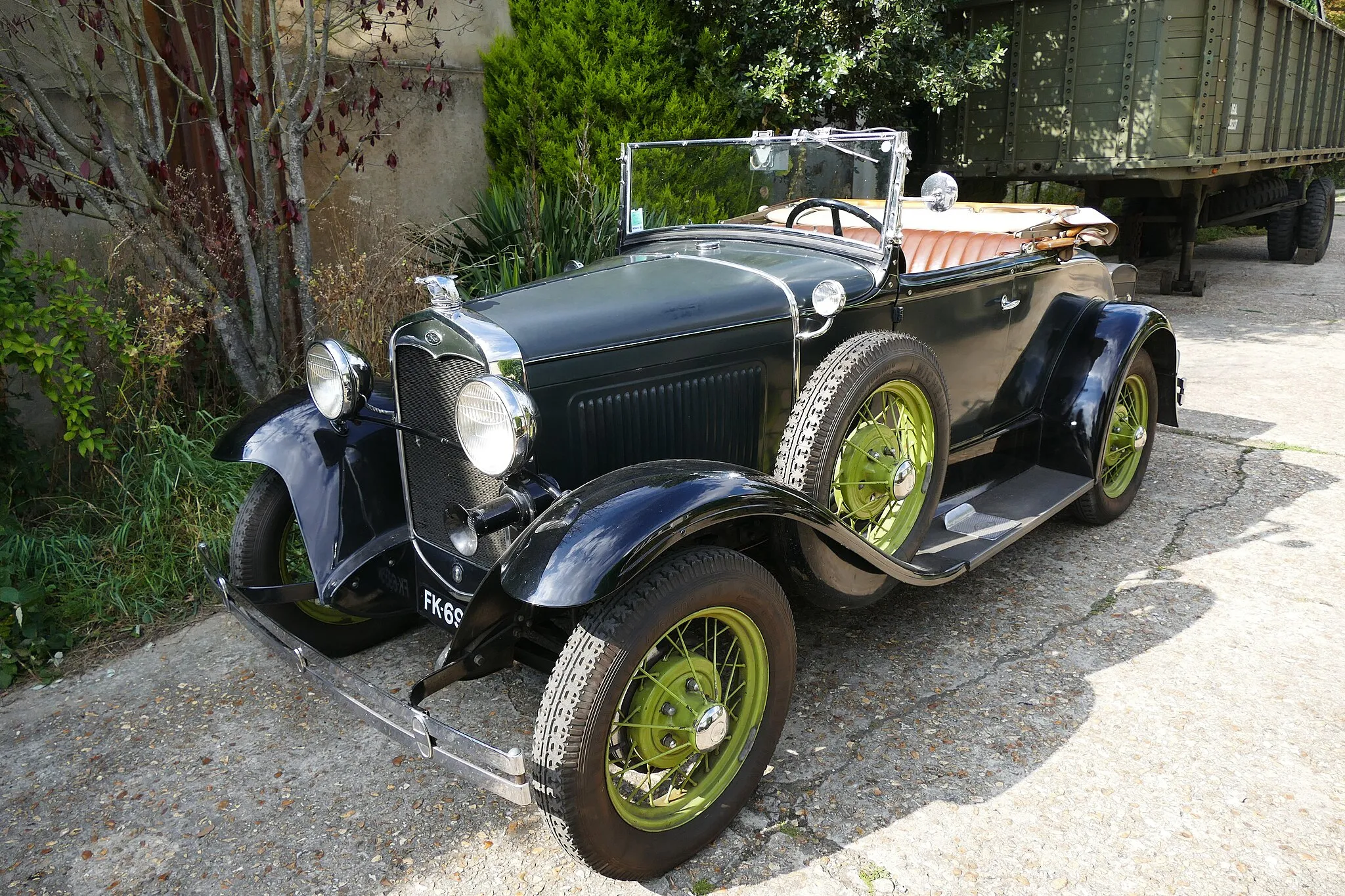 Photo showing: Voiture Ford in Versailles (Yvelines, Île-de-France, France).