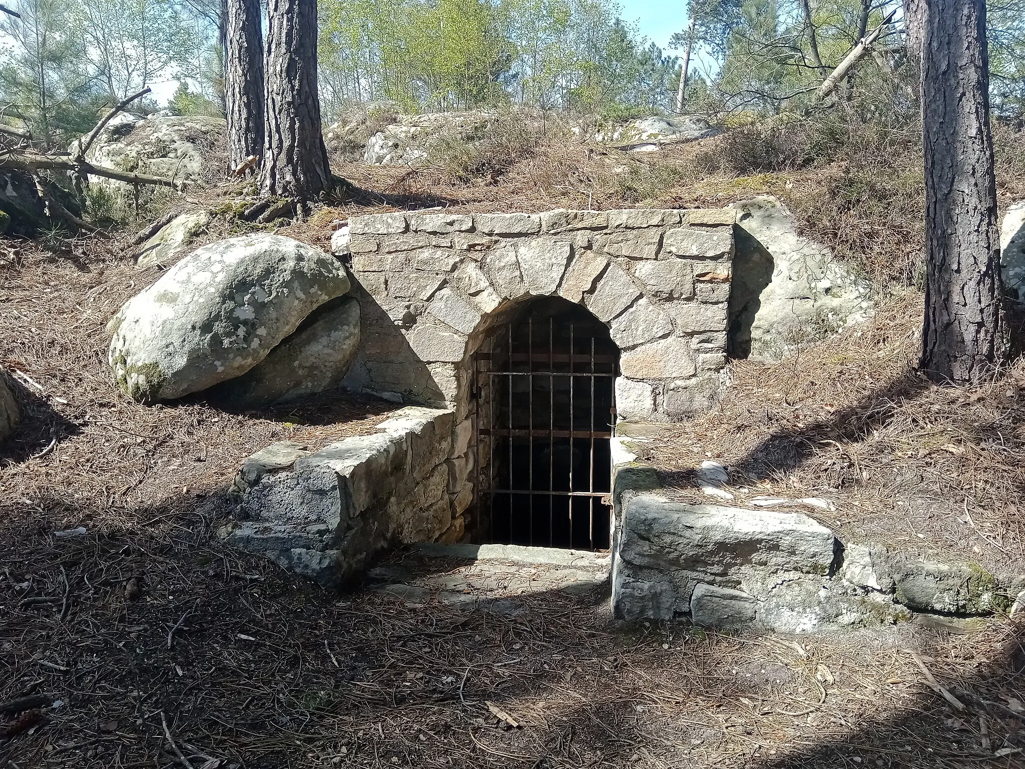 Photo showing: La fontaine Saint-Étienne à Villiers-sous-Grez, Seine-et-Marne, France