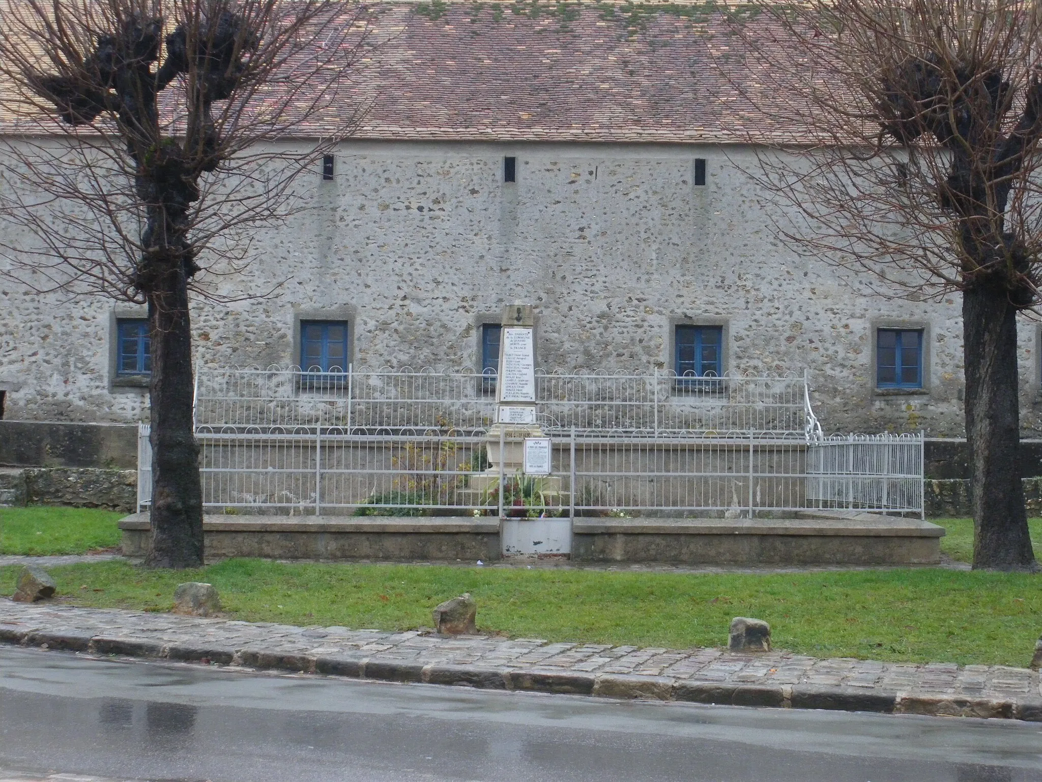 Photo showing: Monument aux Morts, Janvry, Essonne, France