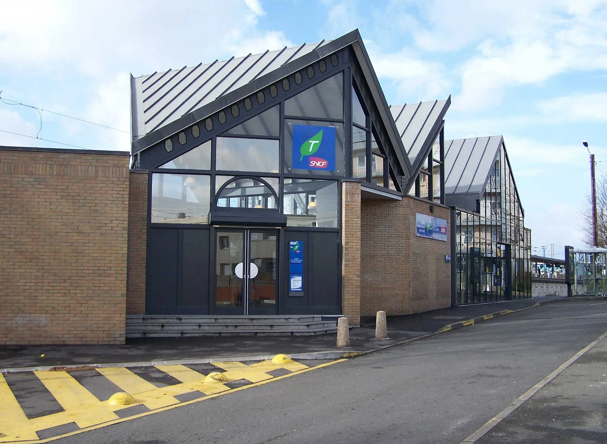 Photo showing: Railway station of Conflans Fin d'Oise in Conflans-Sainte-Honorine (Yvelines, France)