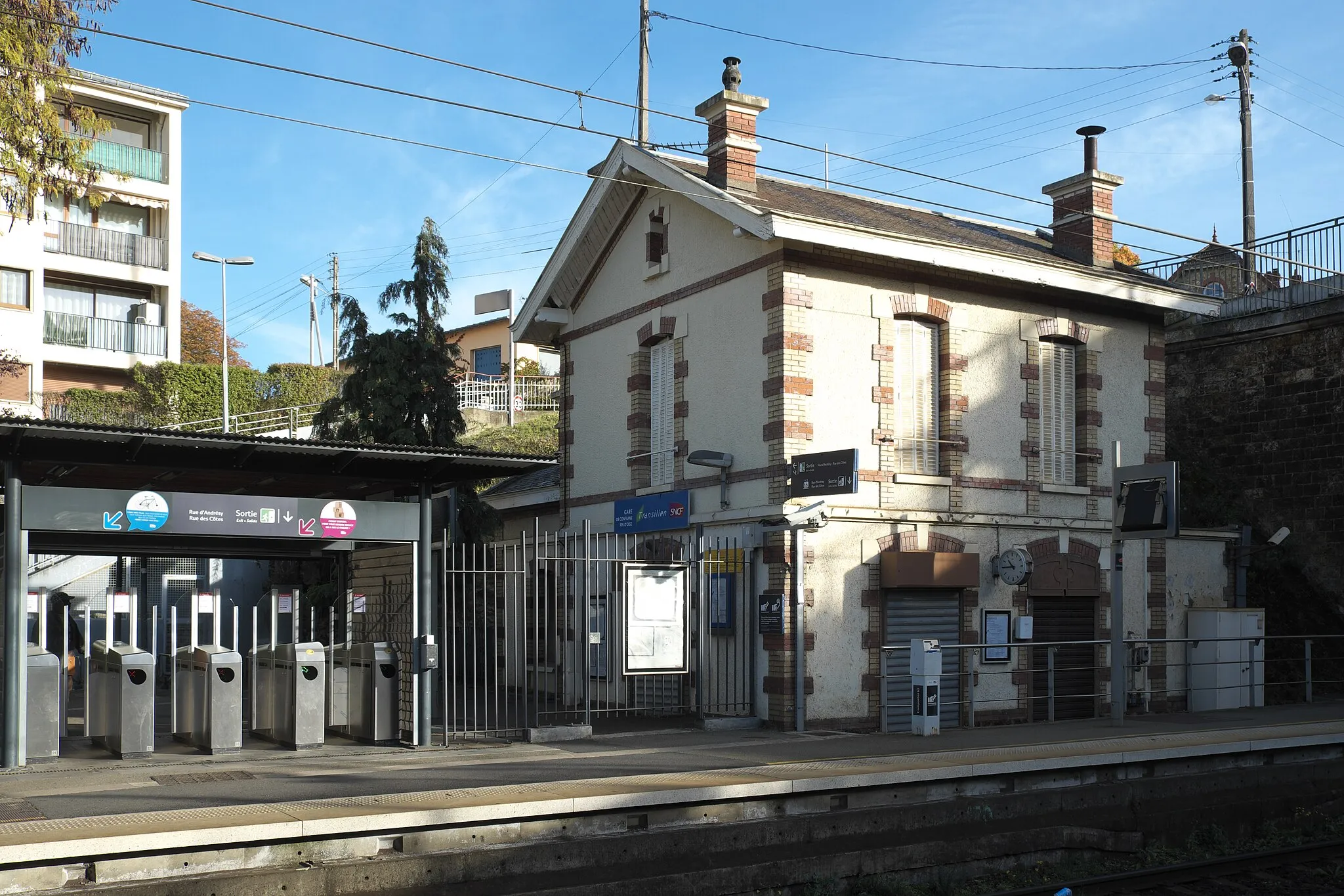 Photo showing: Bahnhof Conflans-Fin-d'Oise in Conflans-Sainte-Honorine im Département Yvelines (Île-de-France/Frankreich)