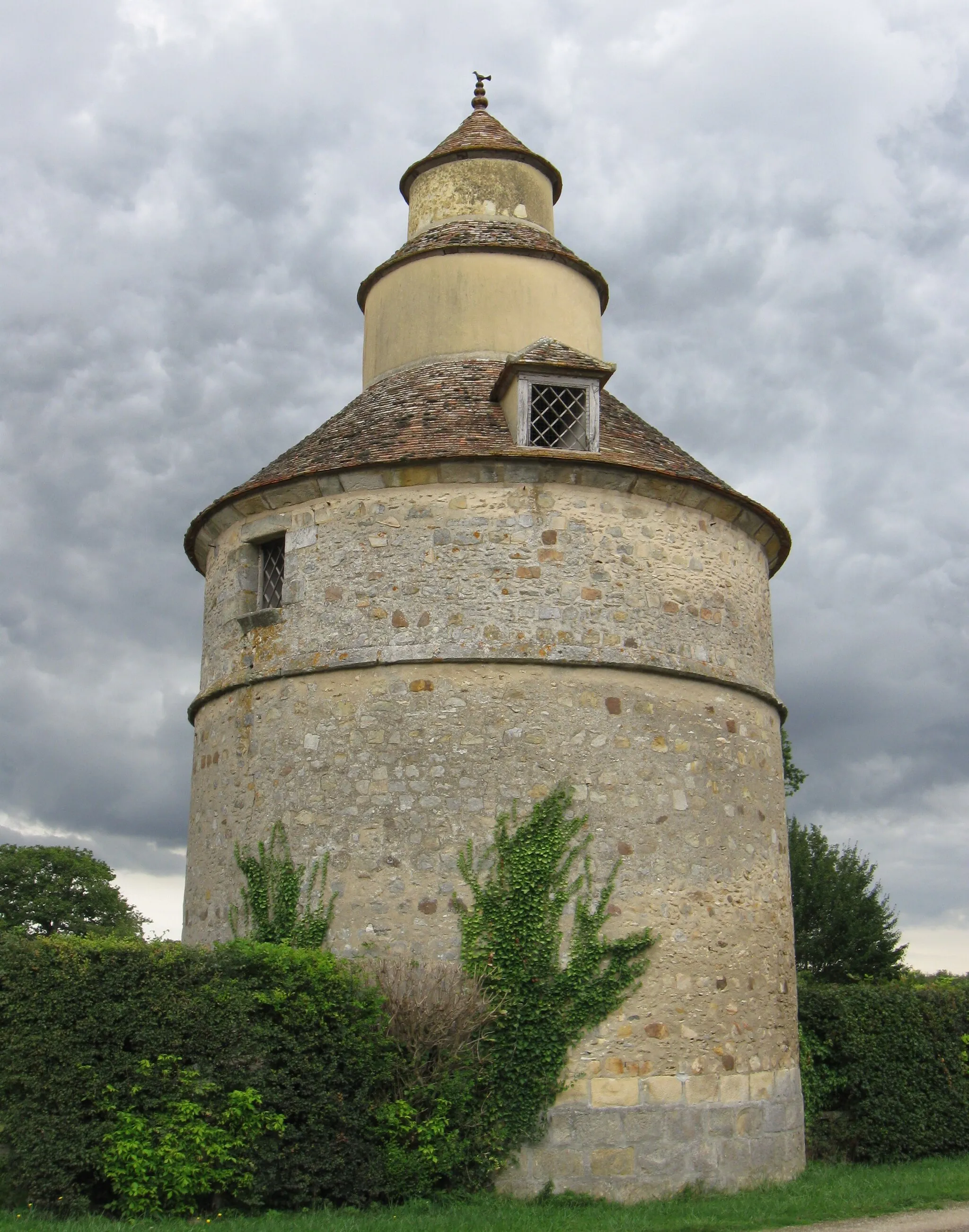 Photo showing: Pigeonnier de l'ancien château de Châtillon-la-Borde. (la Borde, Seine-et-Marne, région Île-de-France).