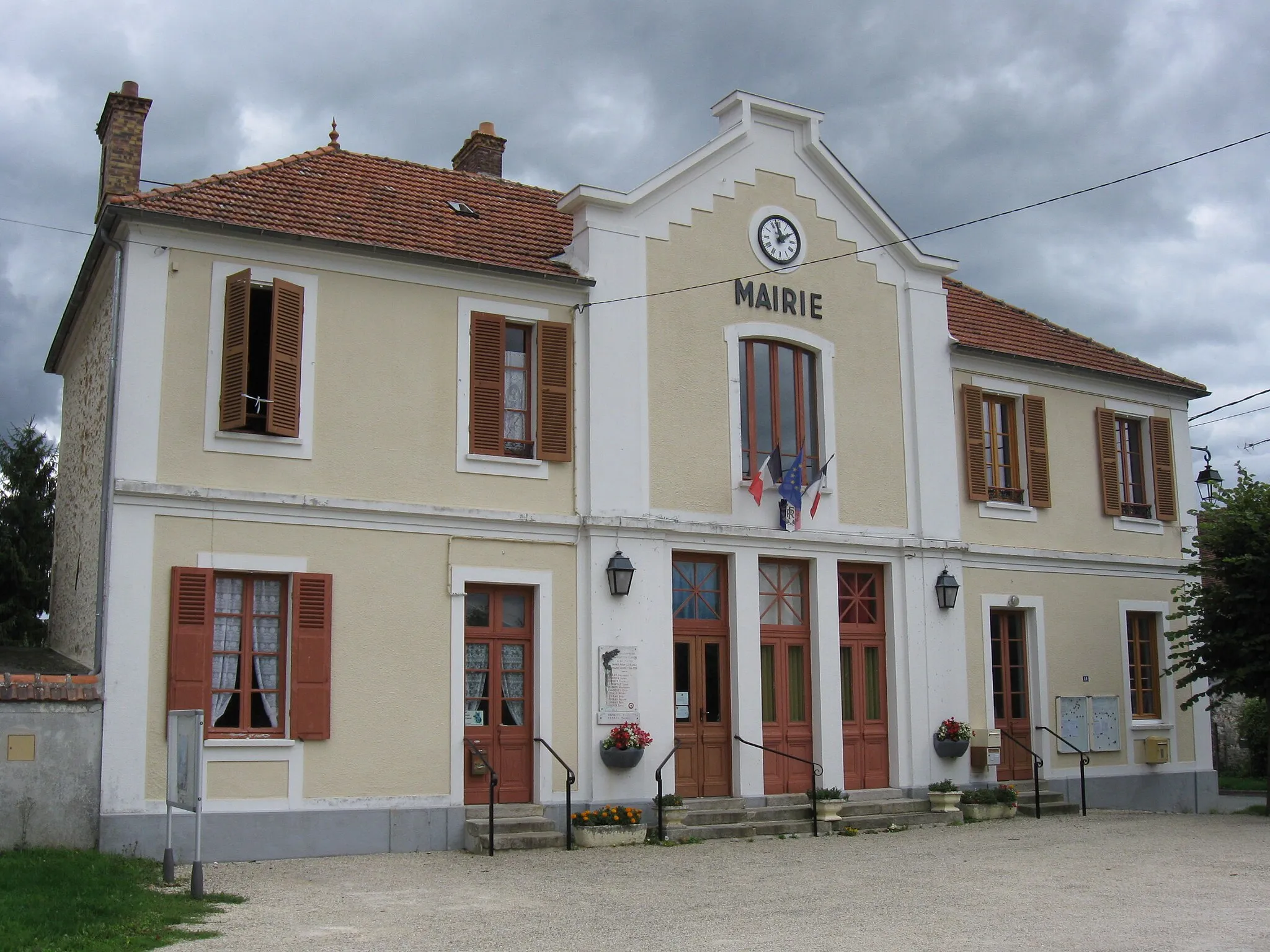 Photo showing: Mairie de Châtillon-la-Borde. (Seine-et-Marne, région Île-de-France).