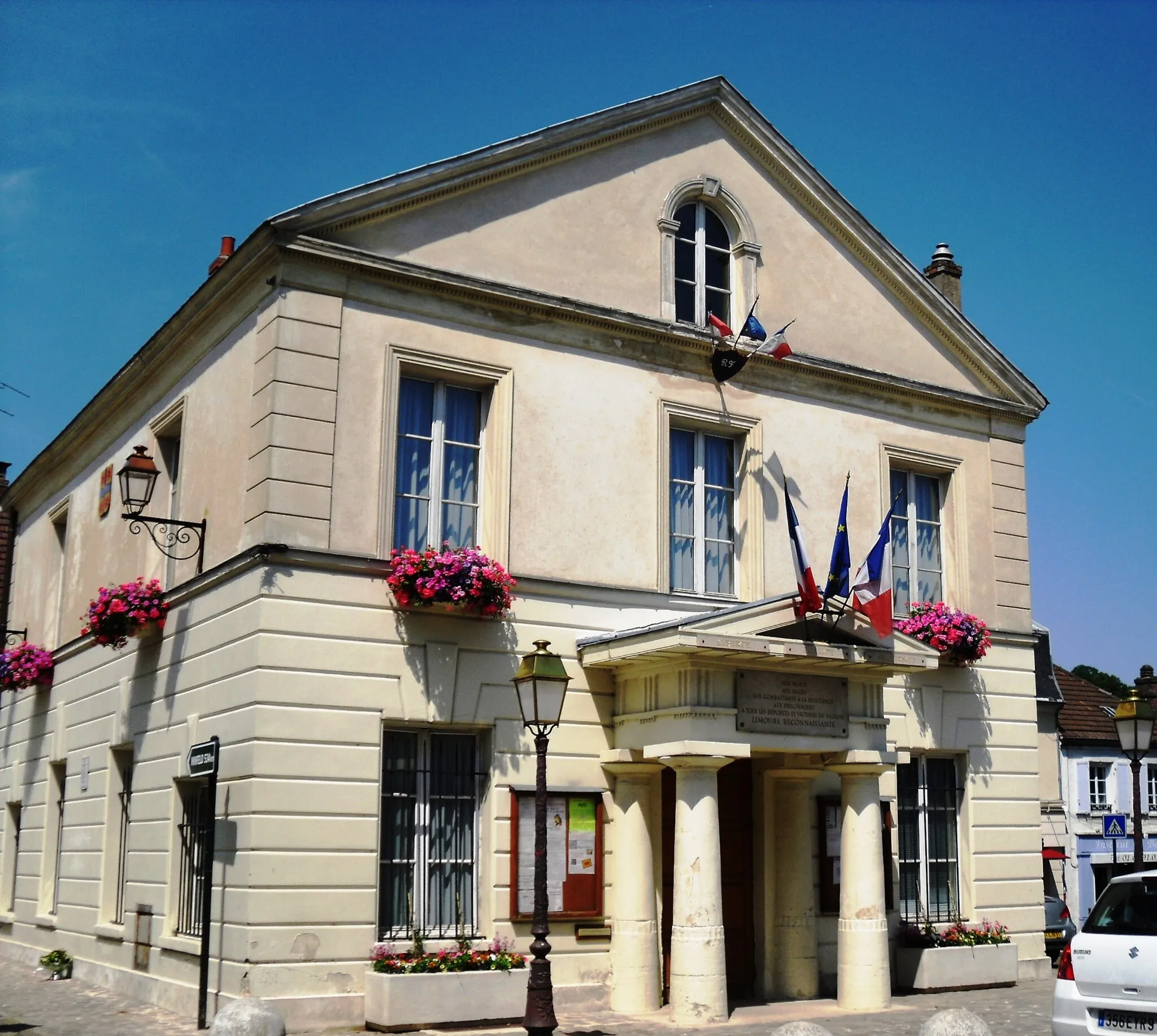 Photo showing: Hôtel de Ville de Limours (91)